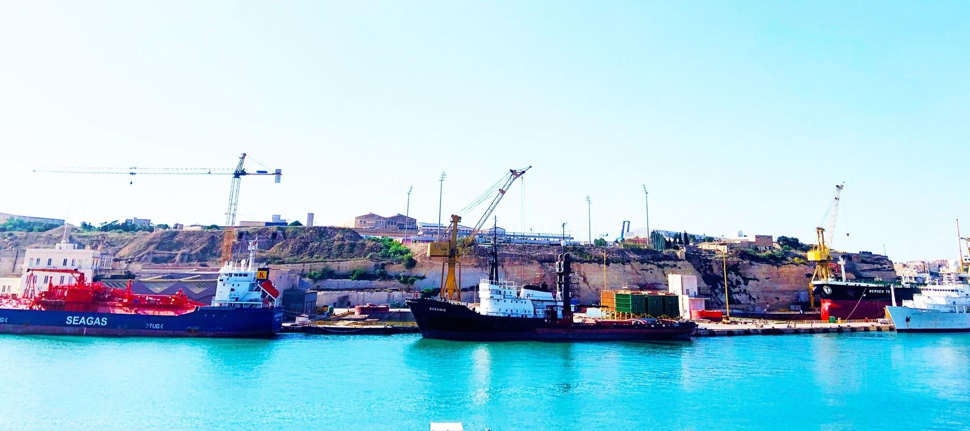 Vista Exterior Savynomad Harbour Residences Bormla