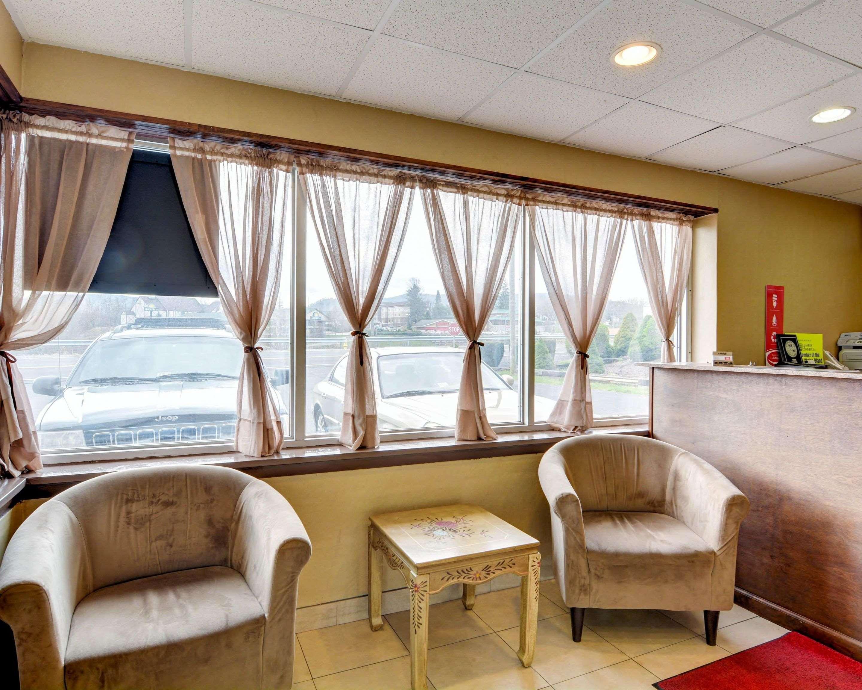 Vista Lobby Econo Lodge Wytheville I-77 & I-81