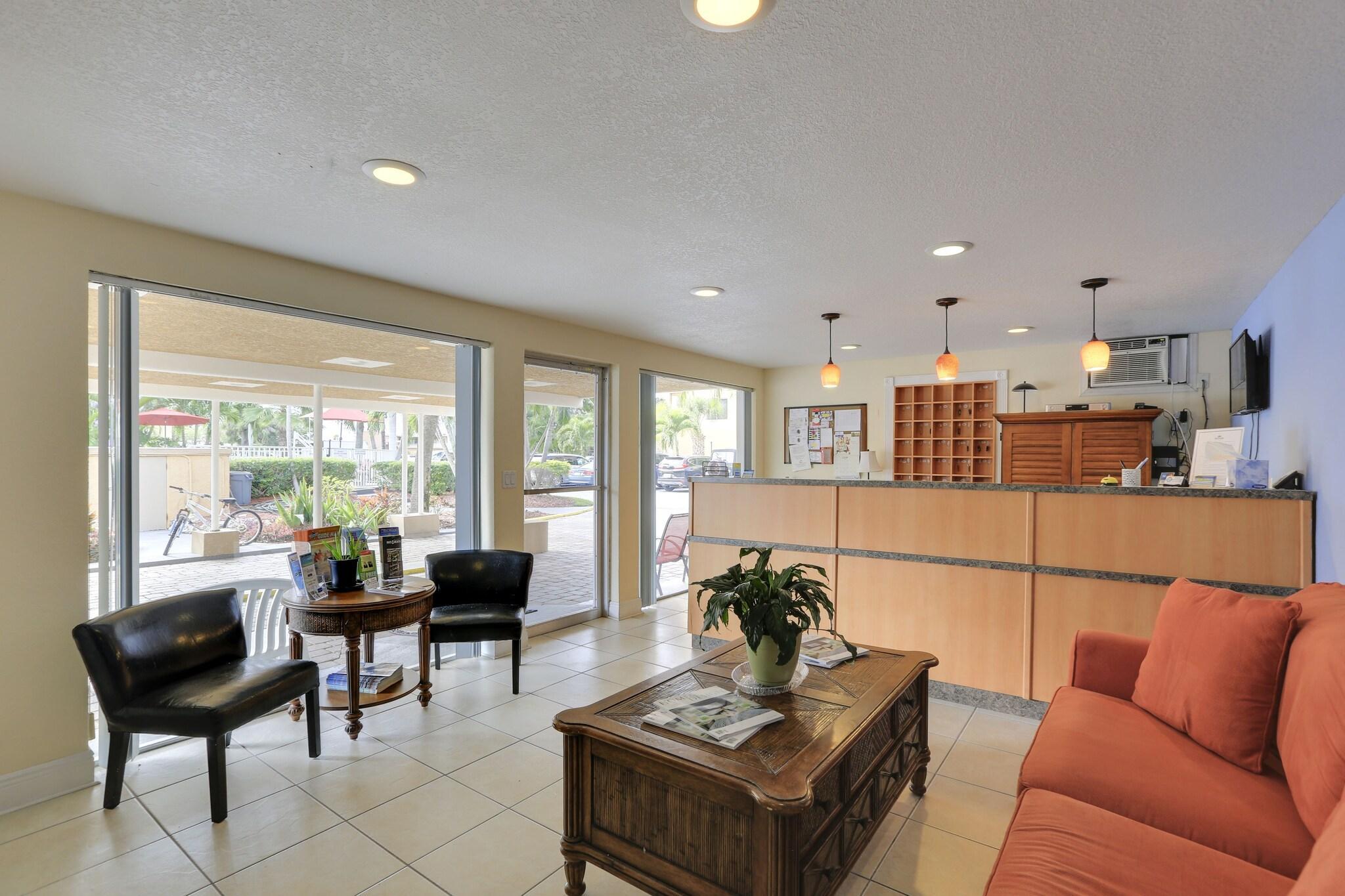 Vista Lobby The Bayside Inn & Marina