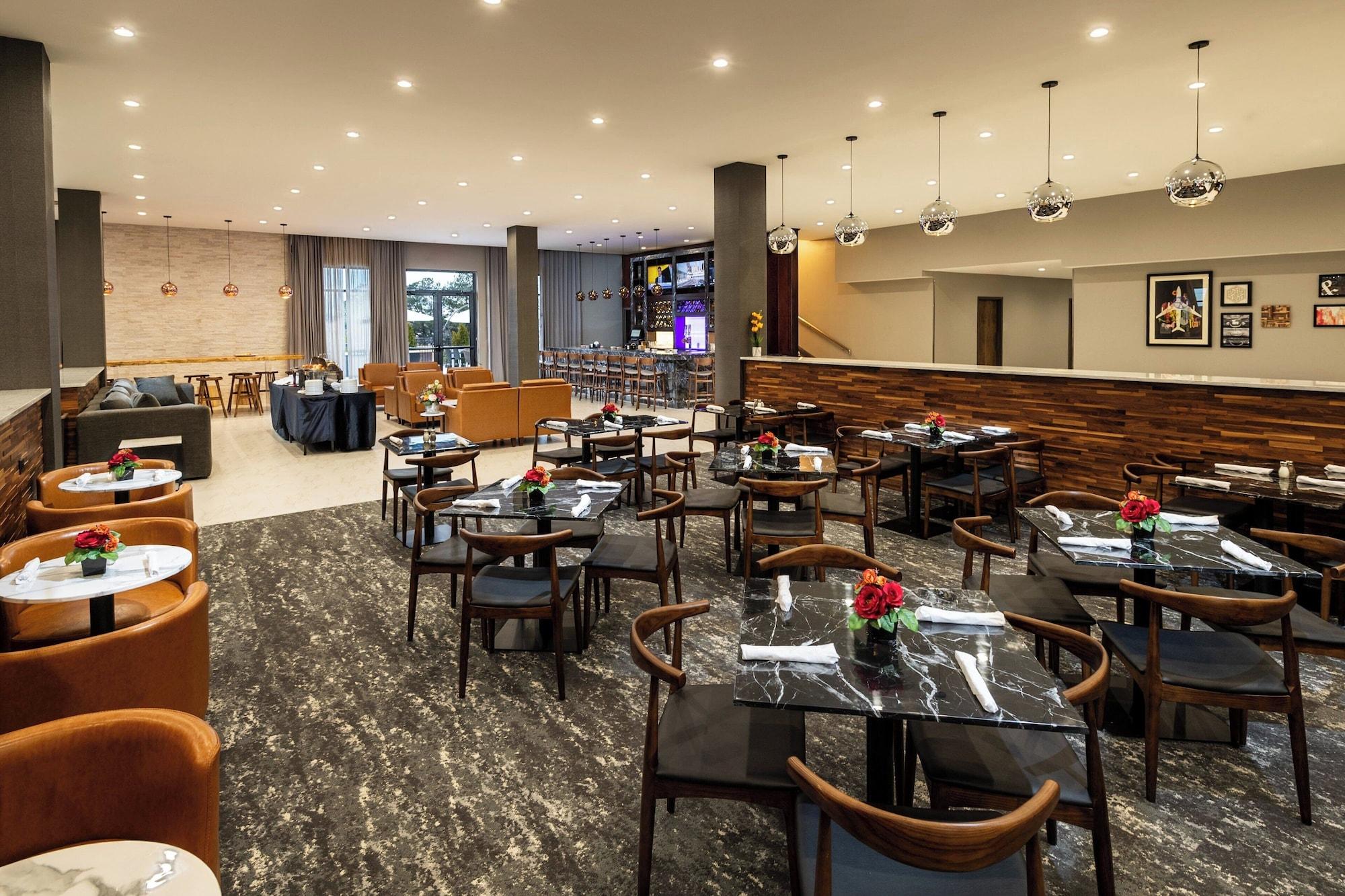 Restaurant Four Points by Sheraton Atlanta Airport West