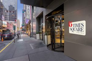 Alojamiento - 45 Times Square Hotel