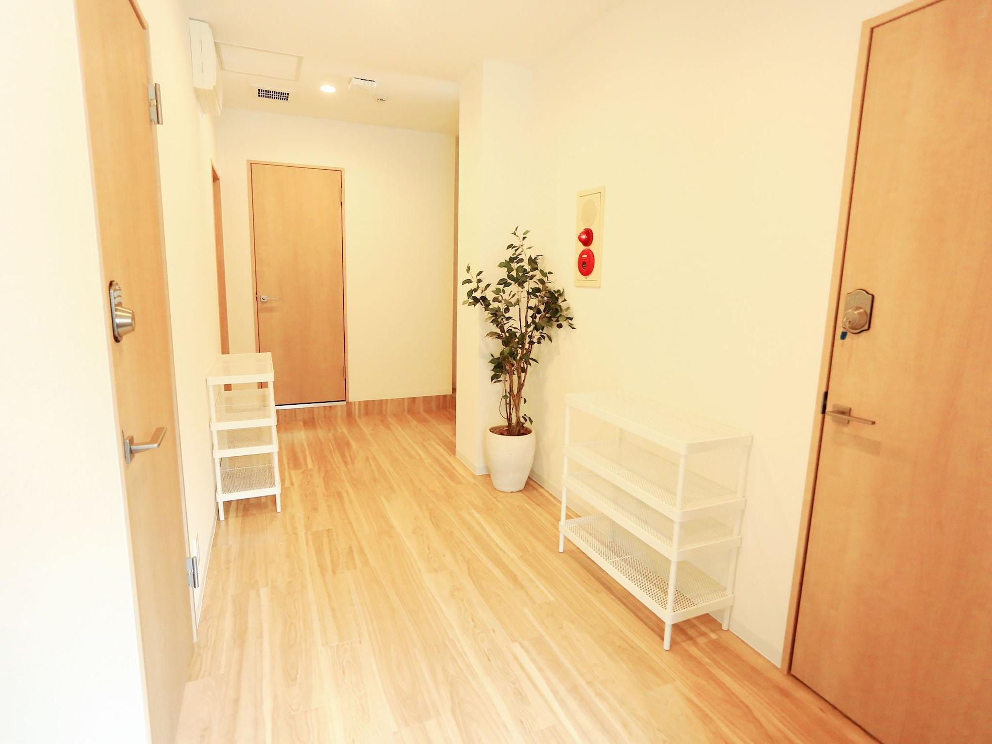 Vista Lobby coins hostel tenjin