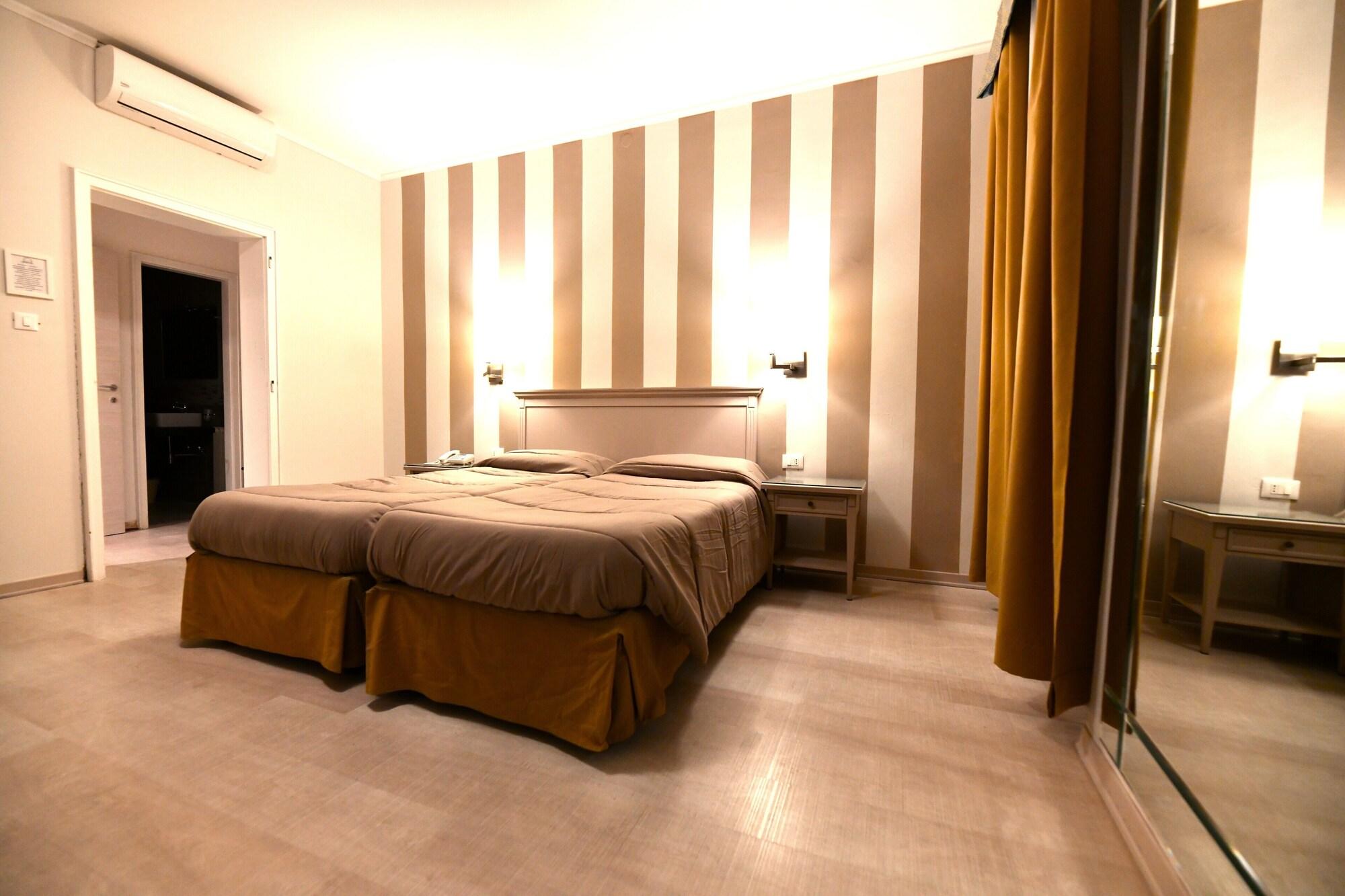 Varios Hotel Bristol