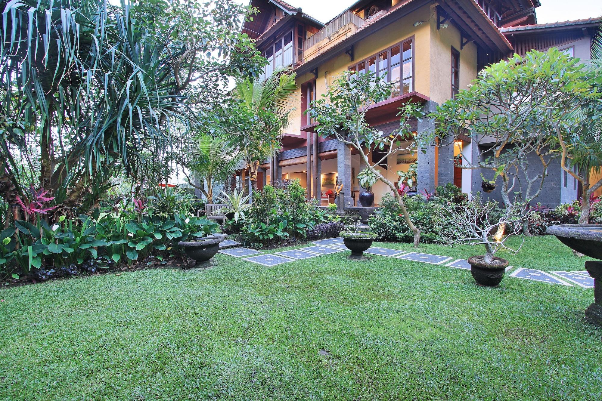 Vista Exterior Sarin Ubud Suites by GenuineHost
