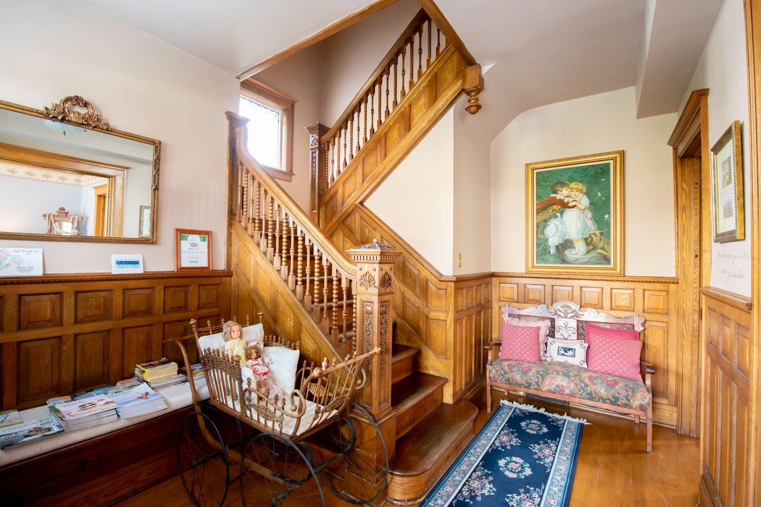 Vista Lobby Garden Gate BnB