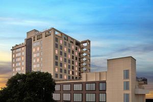 Alojamiento - DoubleTree by Hilton Varanasi