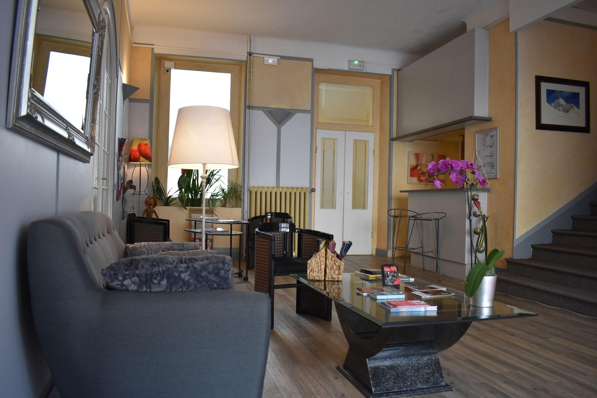 Vista Lobby Hotel Henri IV