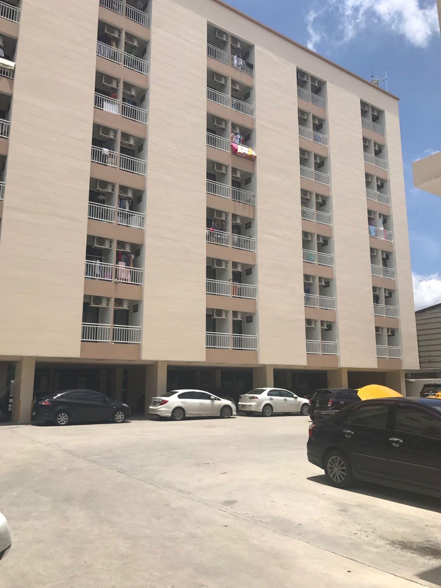 Varios Nonriver Place