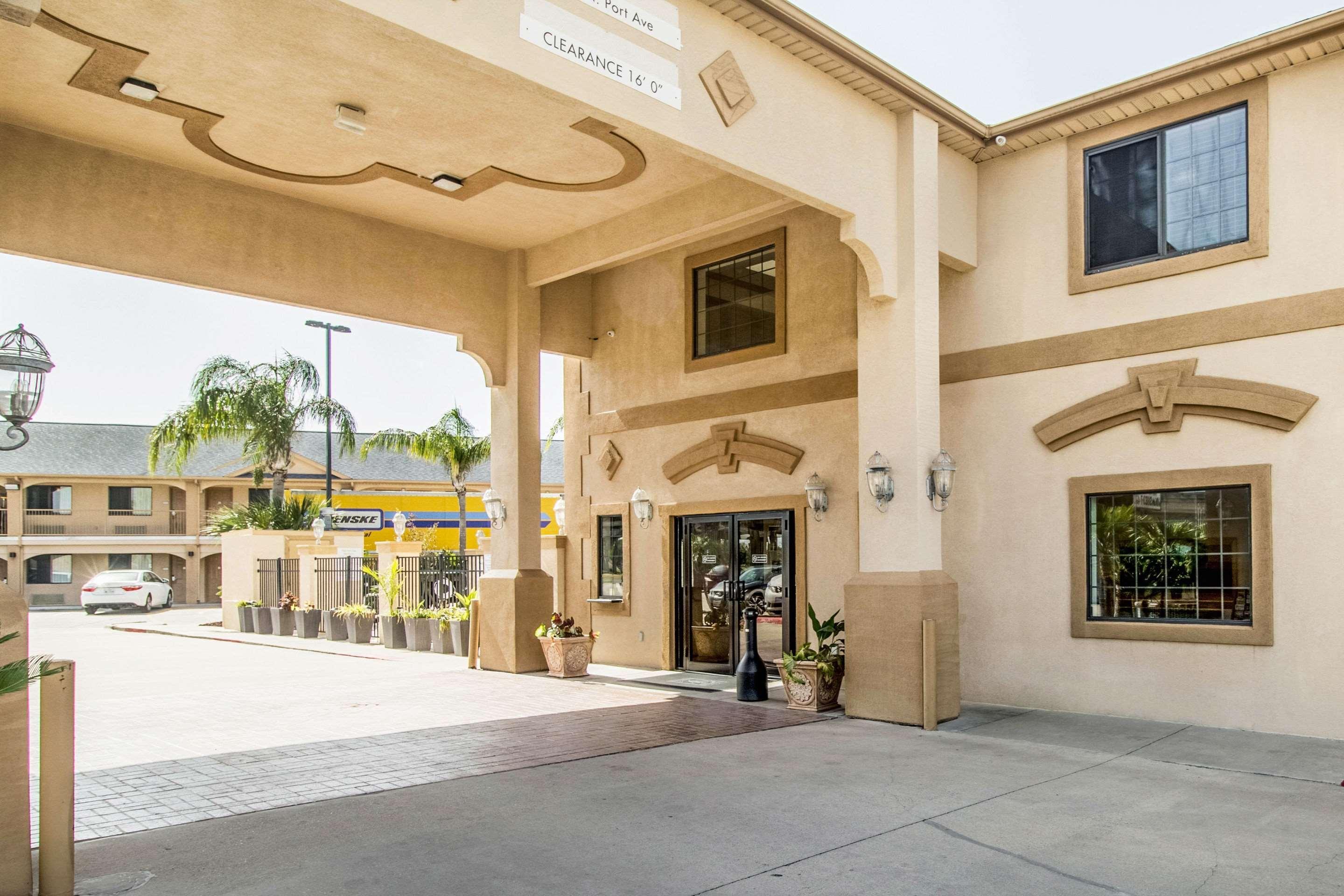 Vista Exterior Econo Lodge Inn & Suites Corpus Christi