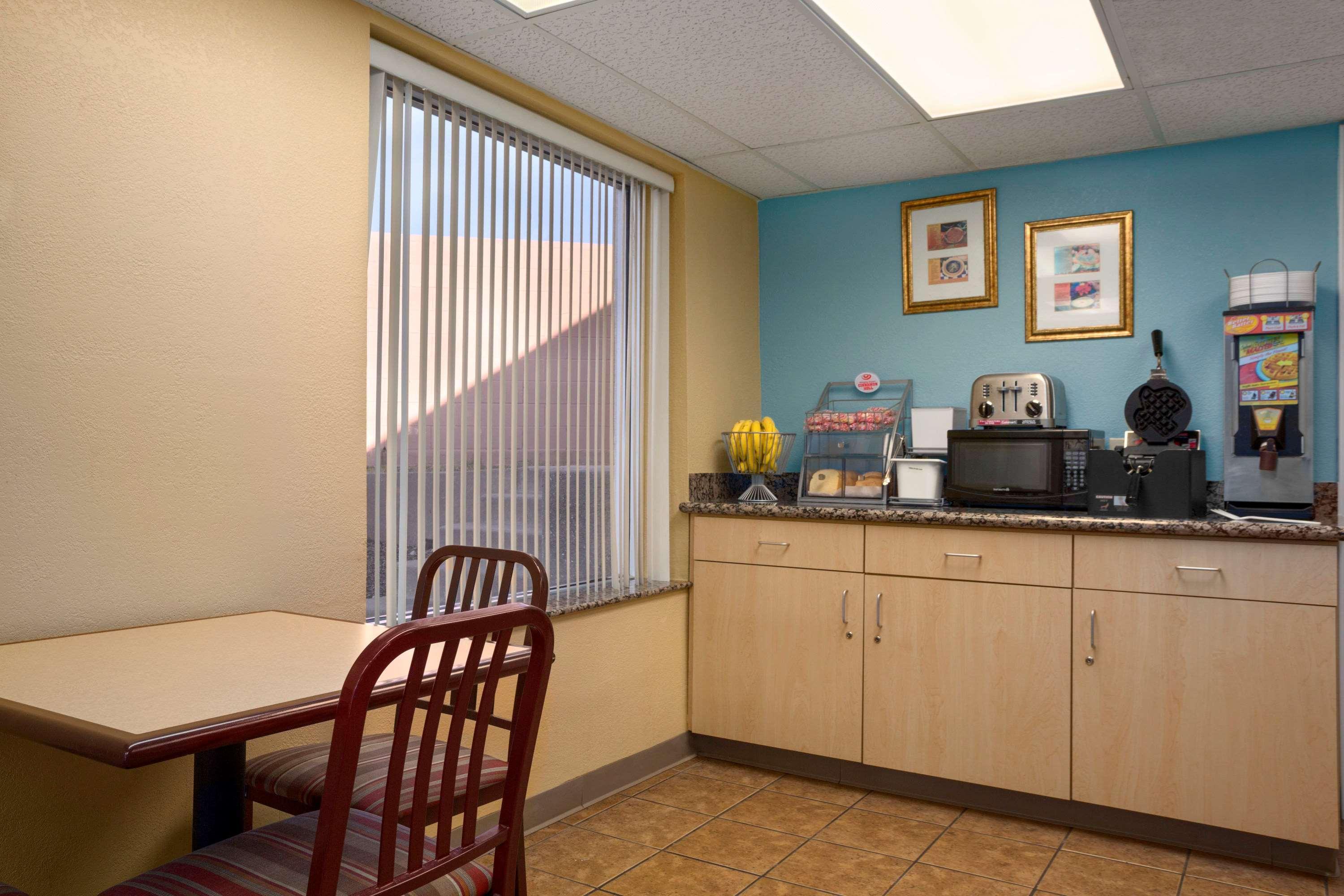 Restaurant Super 8 by Wyndham Austin Downtown/Capitol Area