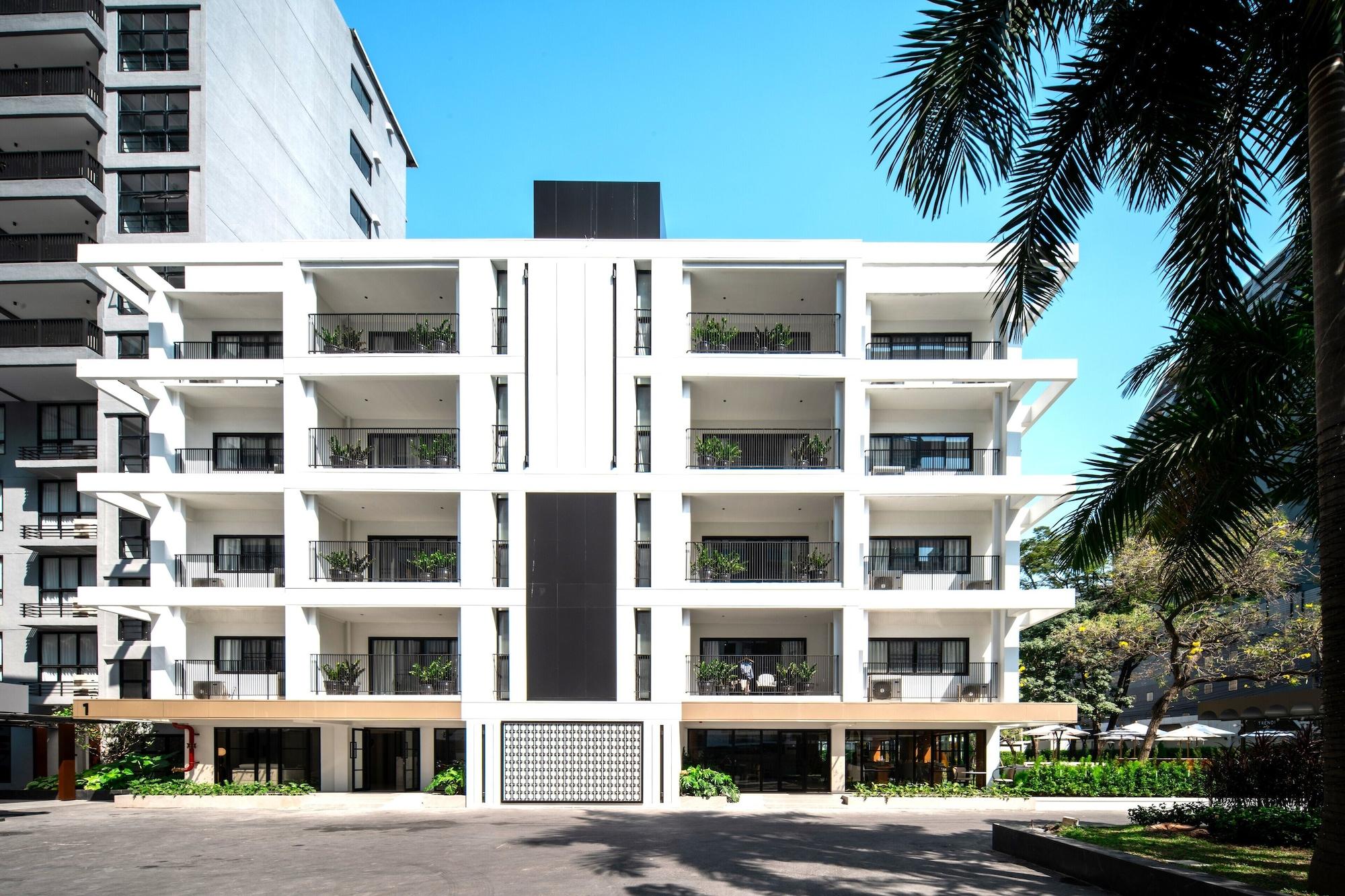 Vista Exterior Floral Court Hotel & Residence Sukhumvit 13