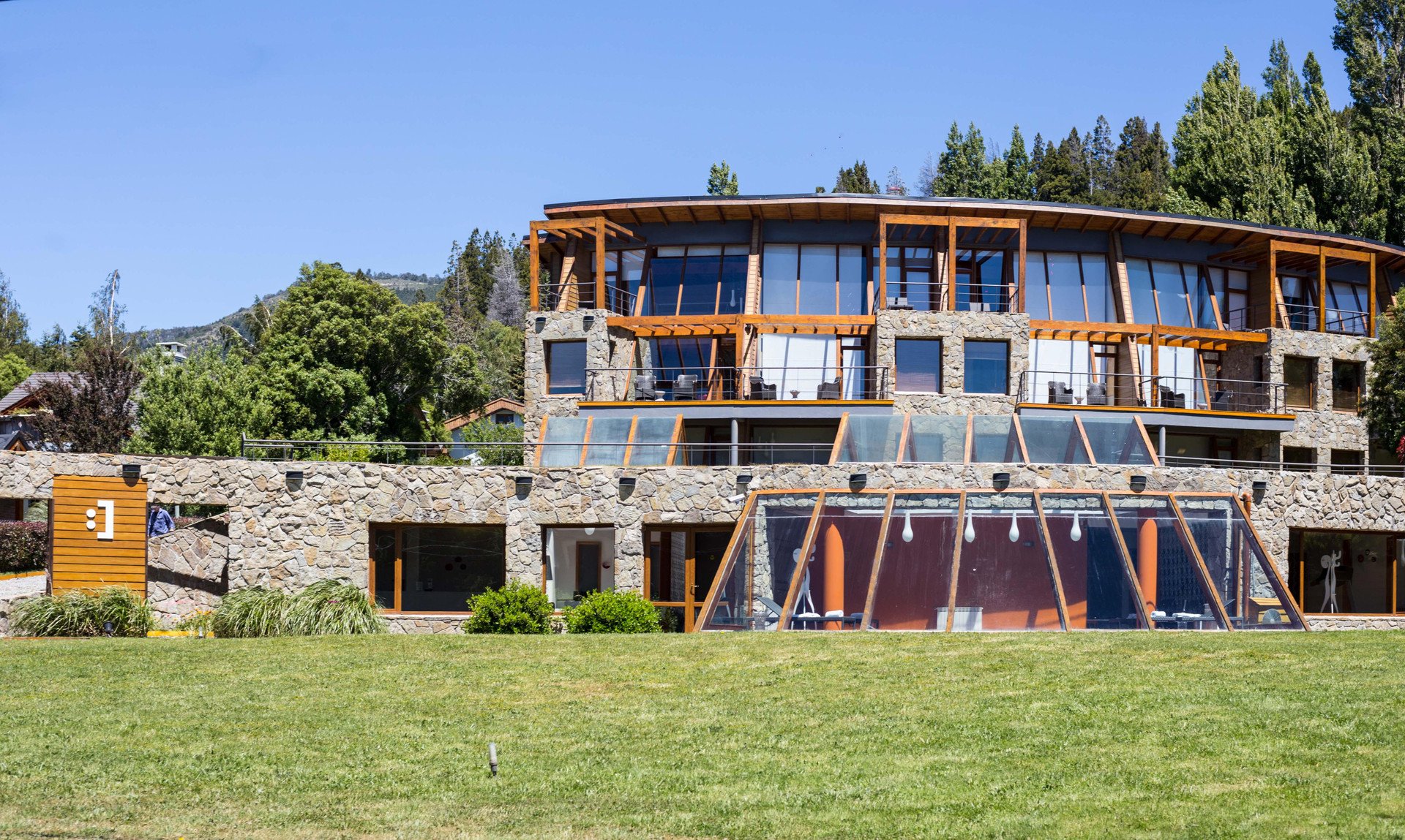 Vista Exterior Rochester Bariloche Suites & Spa