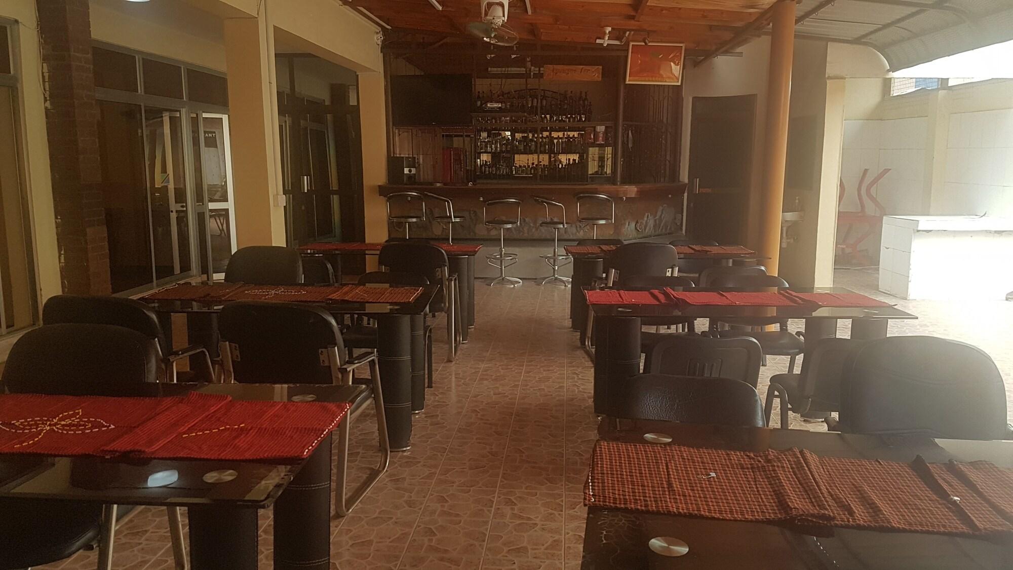 Bar/Salón Kilimanjaro Star Hotel