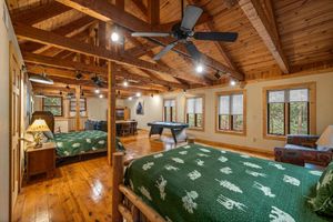 Alquiler Vacacional - Smoky Mountain Family Barn: Sauna, Air Hockey, Fire Pit, Near Pigeon Forge