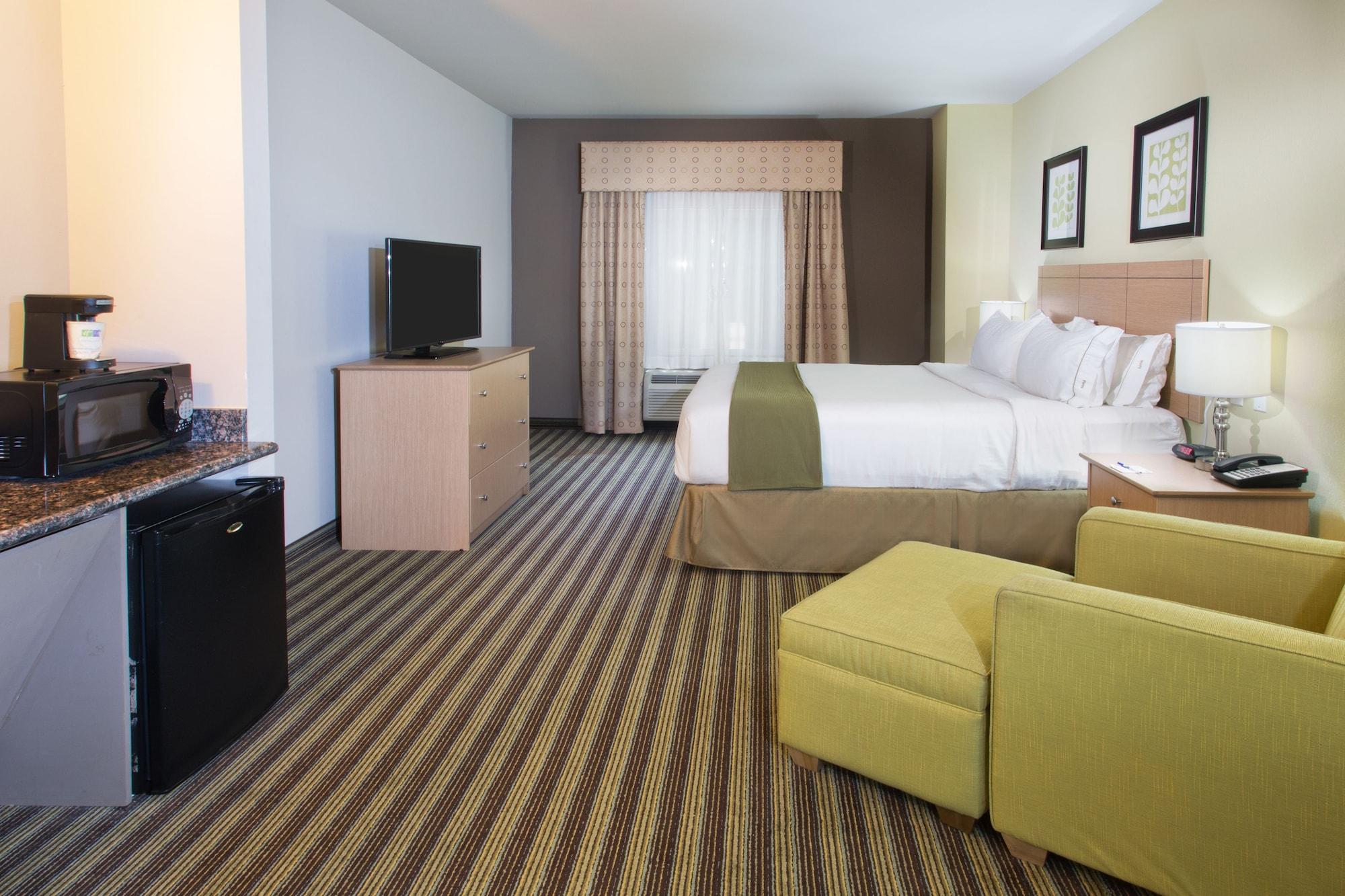 Habitación Holiday Inn Express Hotel & Suites Alvarado by IHG