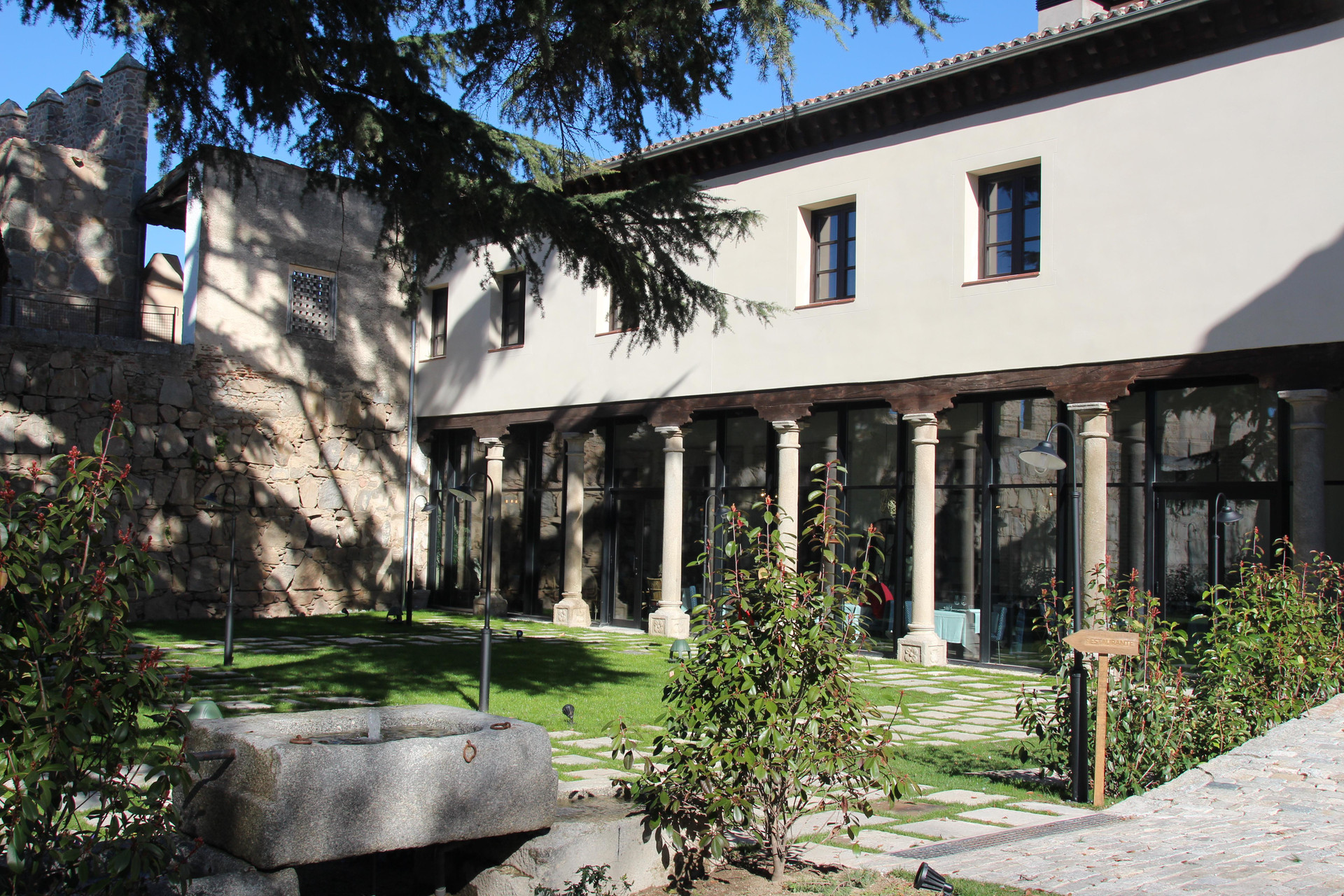 Vista Exterior Sofraga Palacio