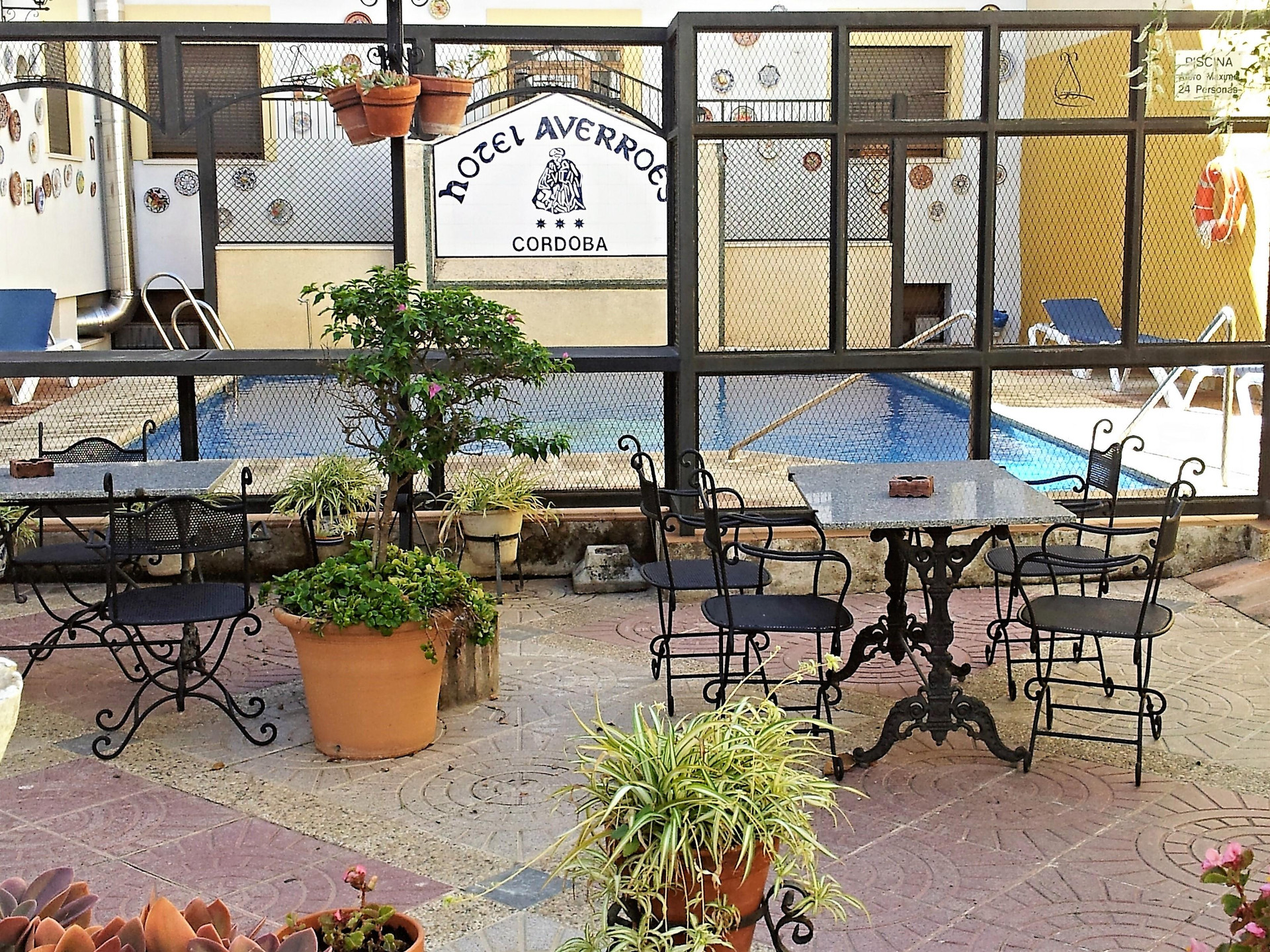 Vista Exterior Averroes Hotel