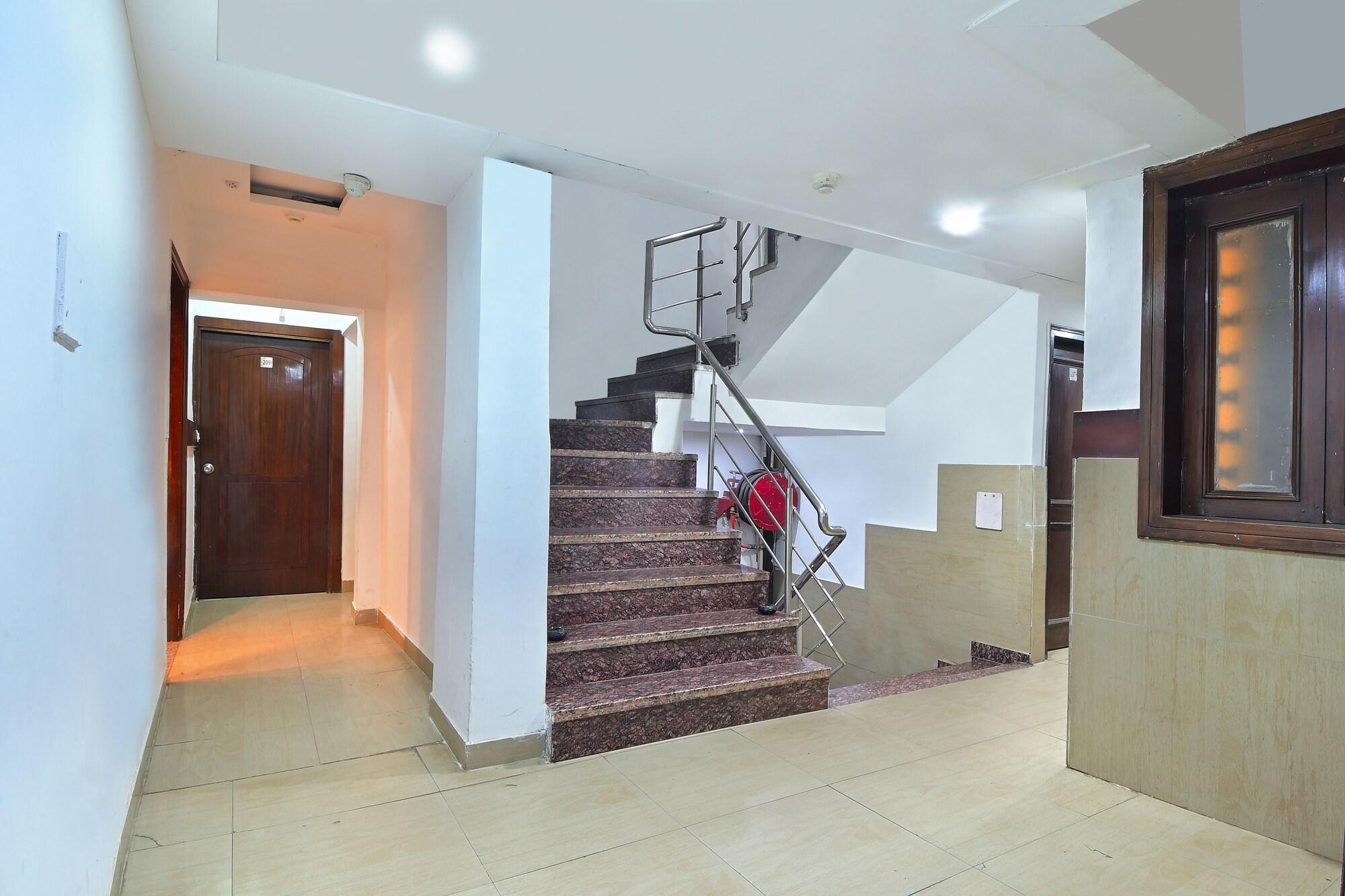 Varios Hotel Glow Inn