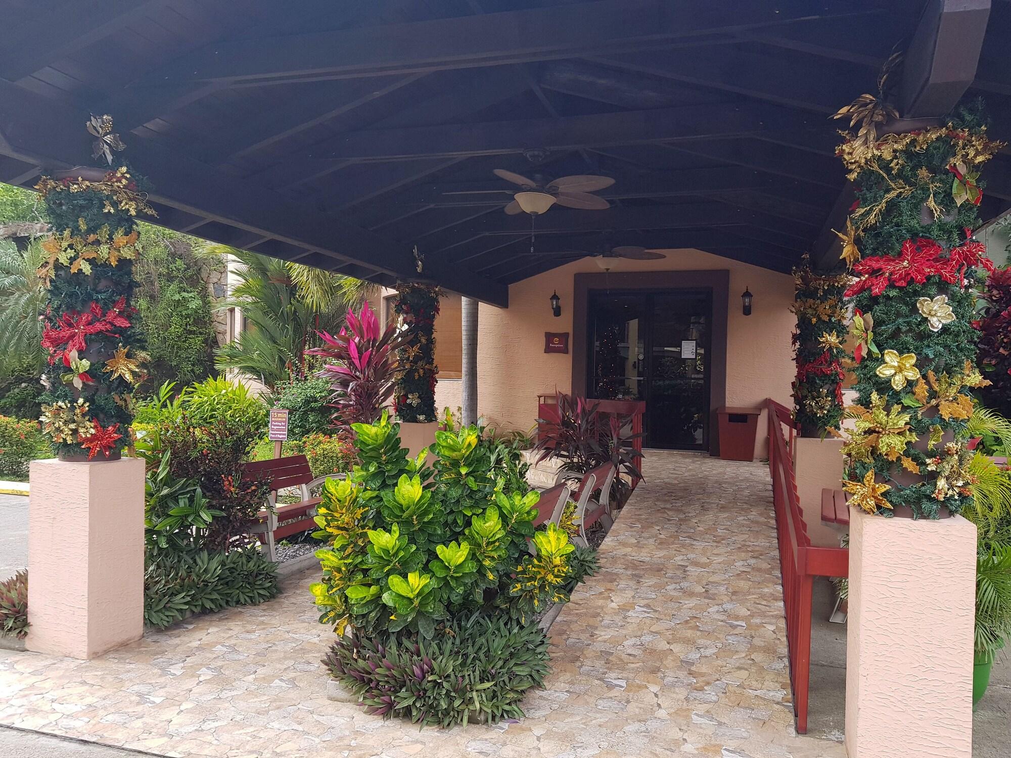Vista Lobby Clarion Suites Roatan at Pineapple Villas