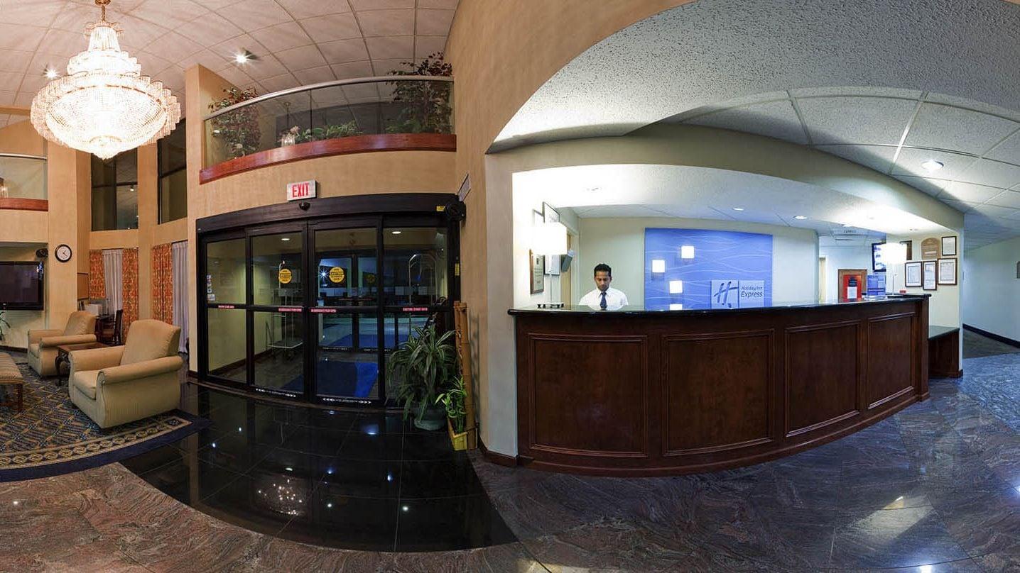 Vista Lobby Holiday Inn Express Hotel & Suites by IHG