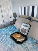 Alquiler Vacacional - Nautical,  romantic suite w/deck overlooking Warwick Neck Cove, pet-friendly!