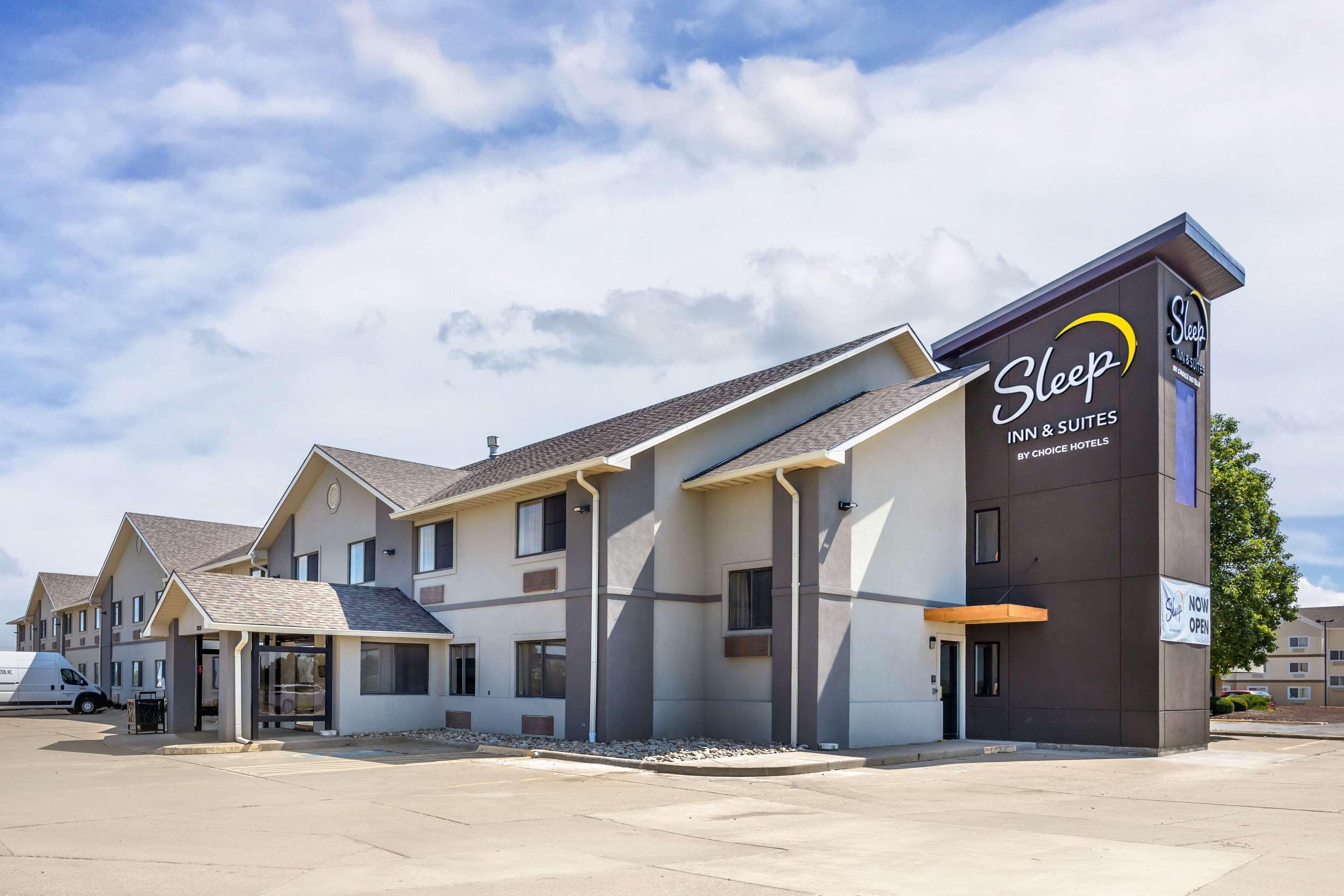 Vista Exterior Sleep Inn & Suites Salina I-135