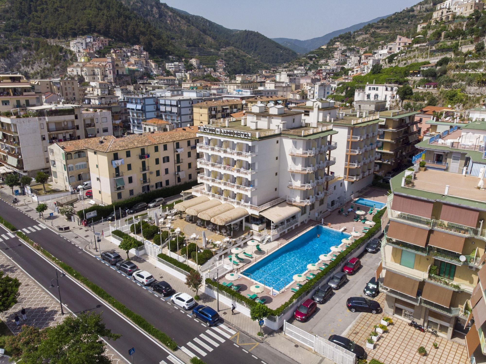 Vista Exterior Pietra di Luna Hotel