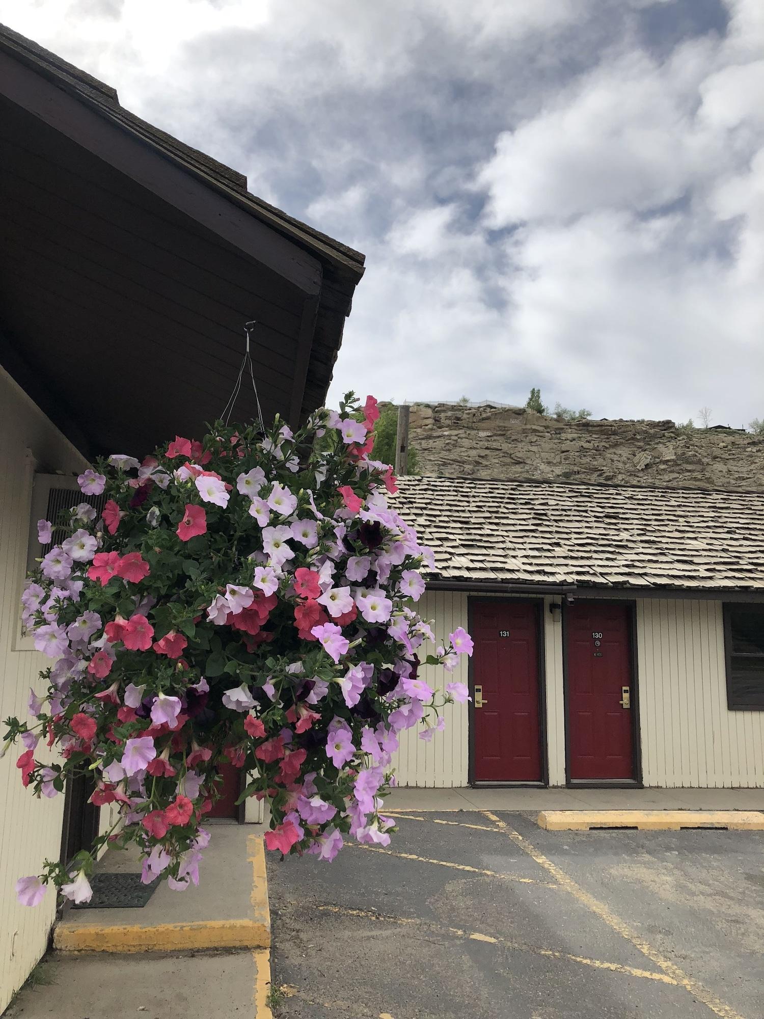 Varios Country West Motel