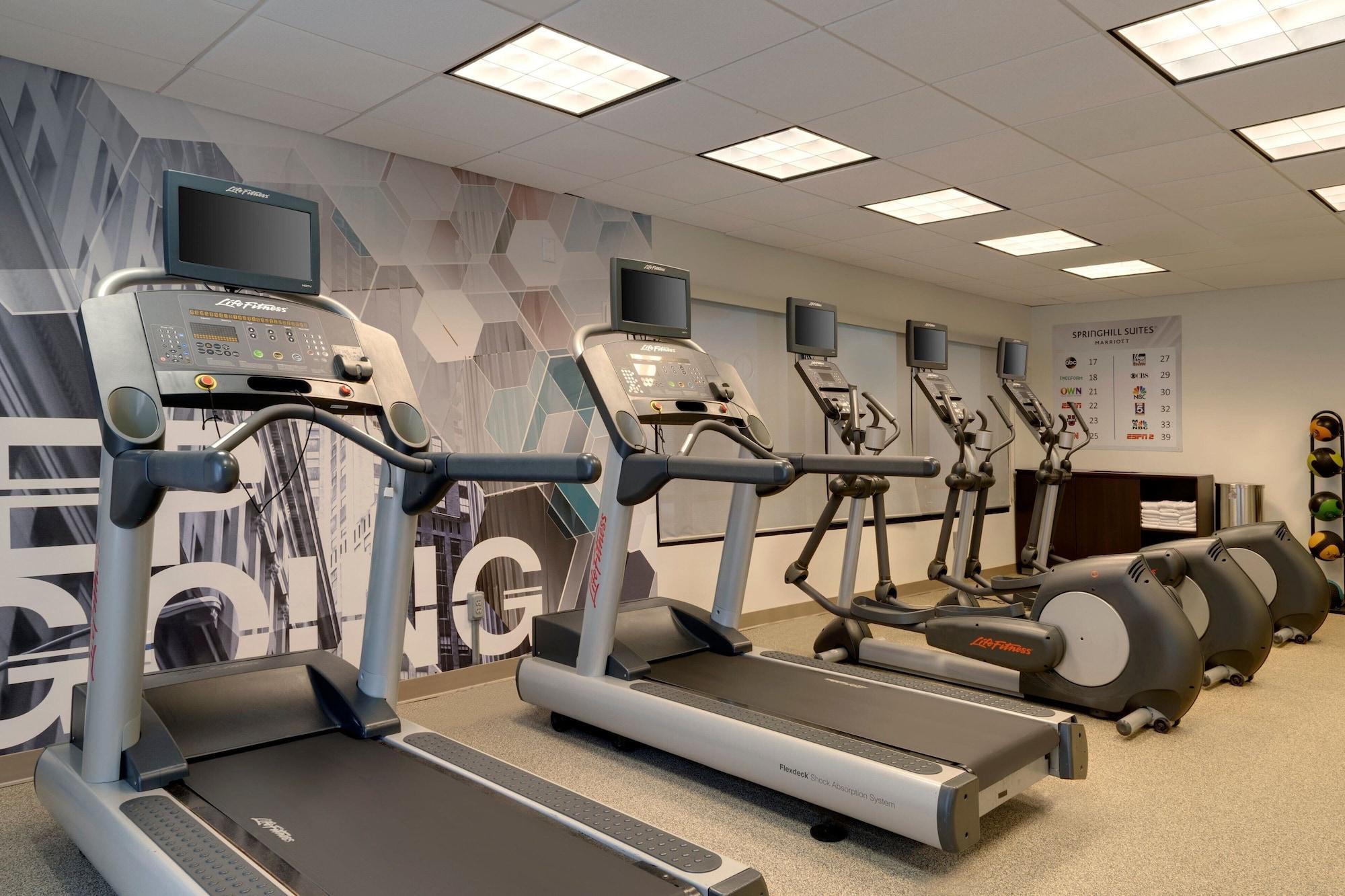 Gimnasio SpringHill Suites by Marriott Newark Liberty International