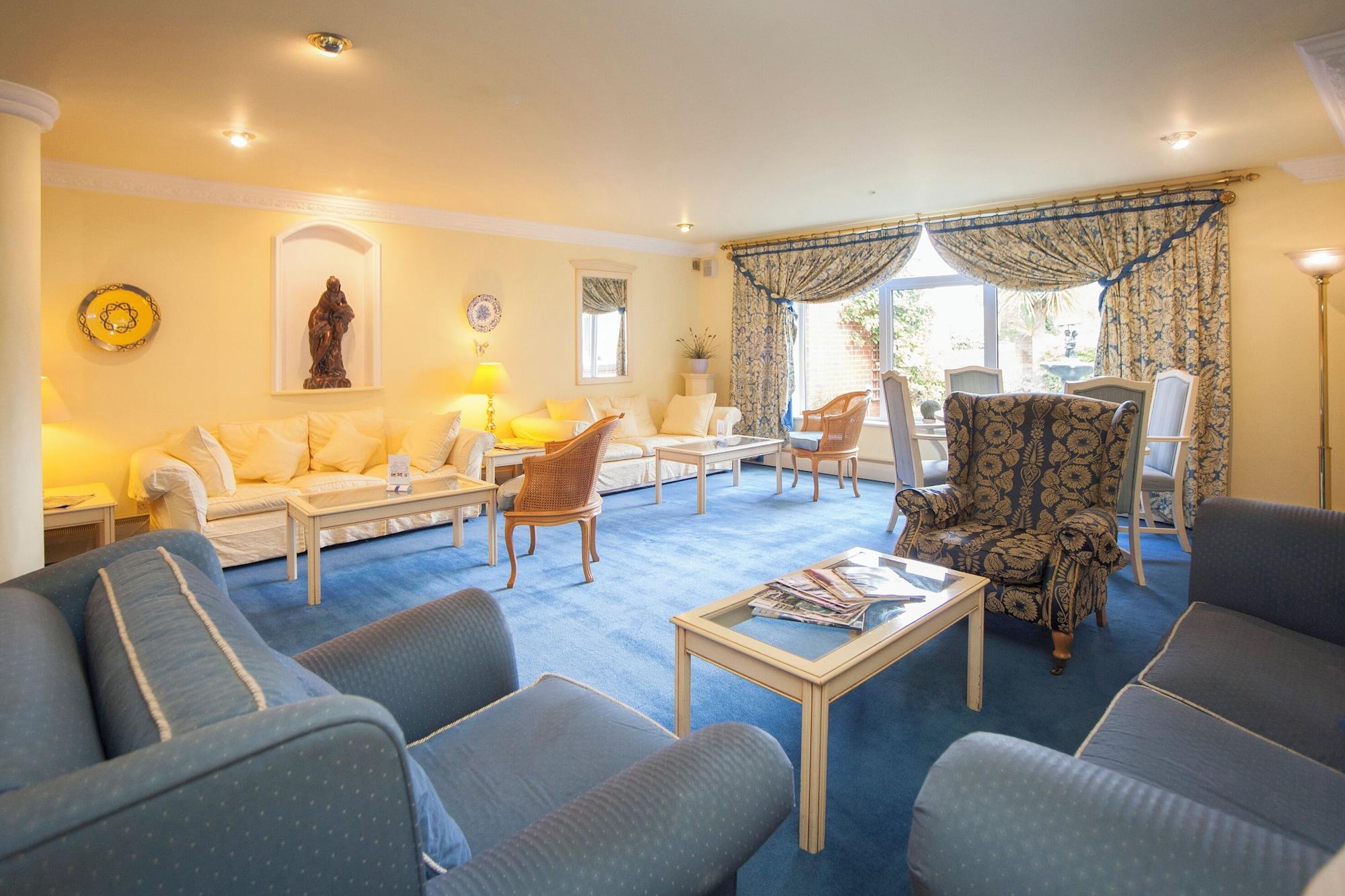 Vista Lobby The Walnut Tree Hotel