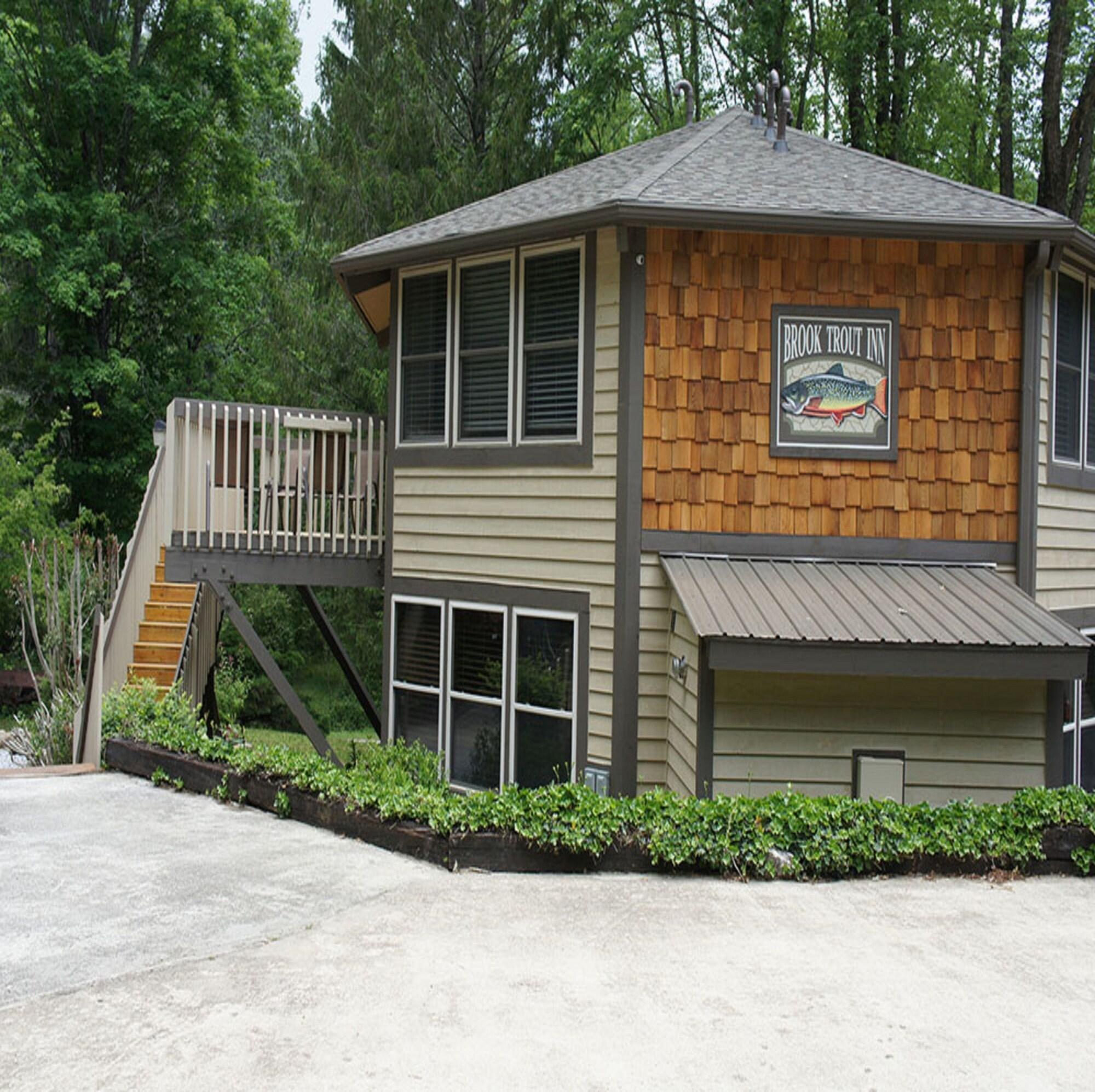 Varios Brook Trout Inn