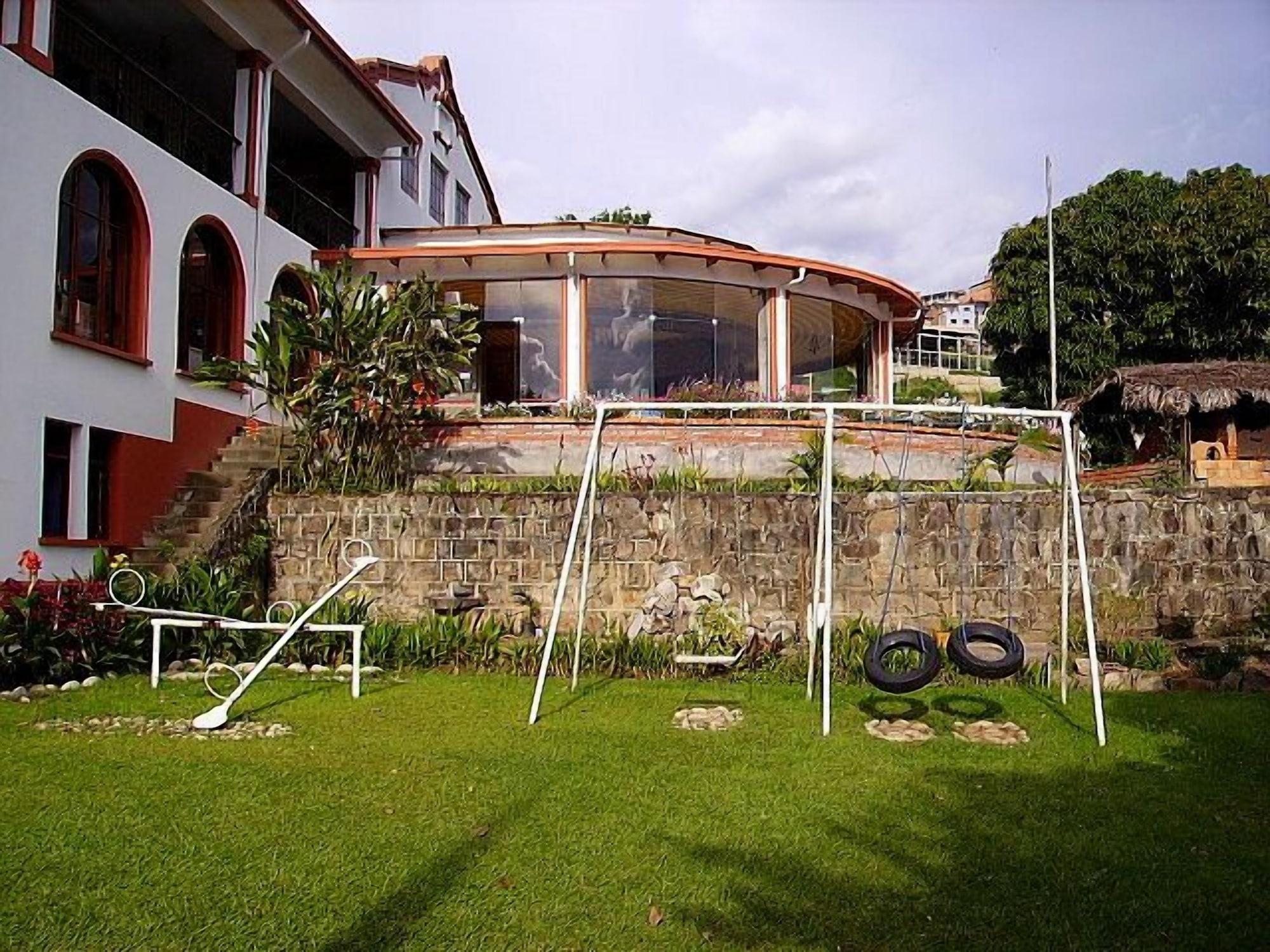 Instalaciones Recreativas Hotel Gloria Coroico