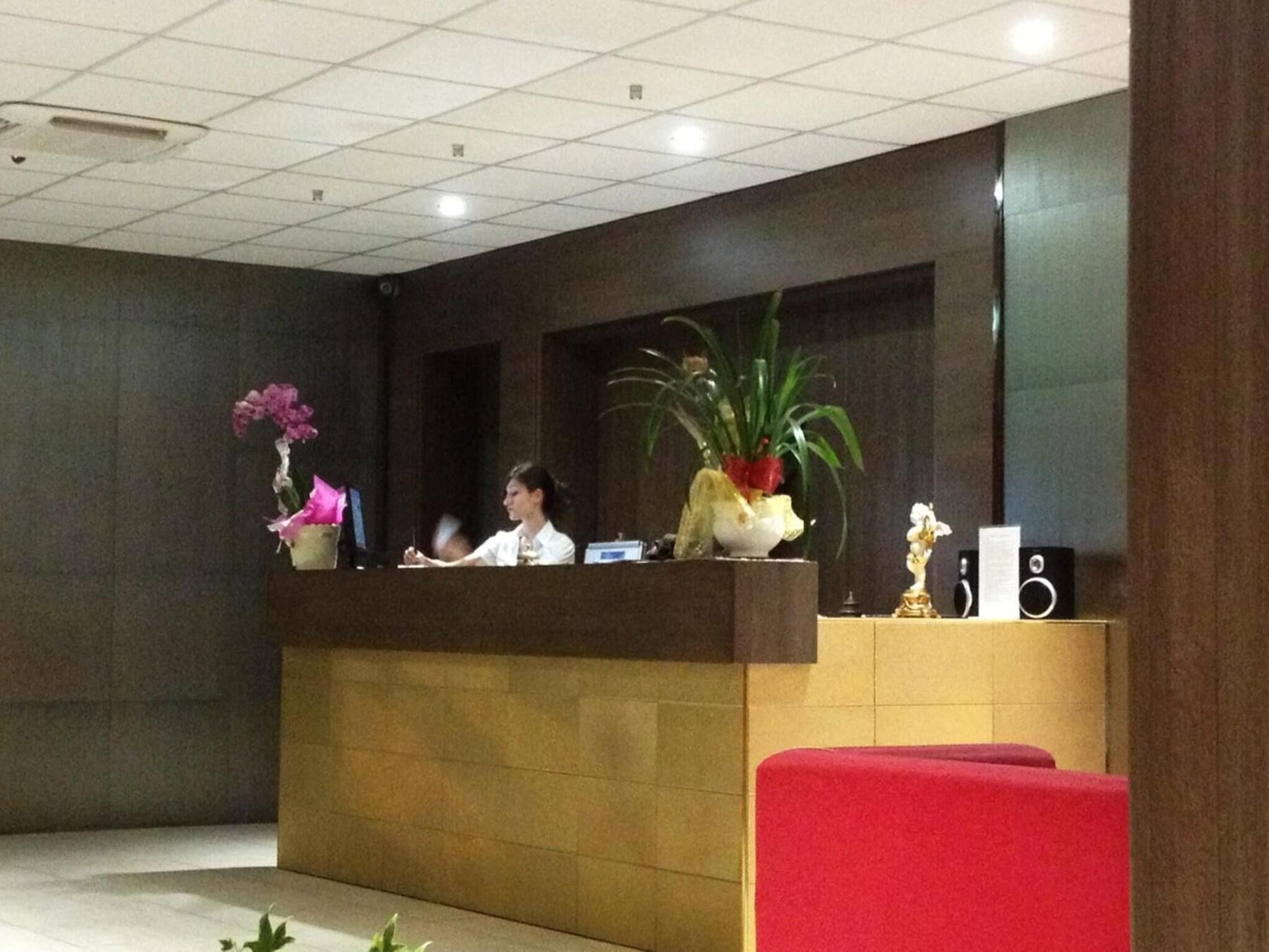 Vista Lobby Formula International