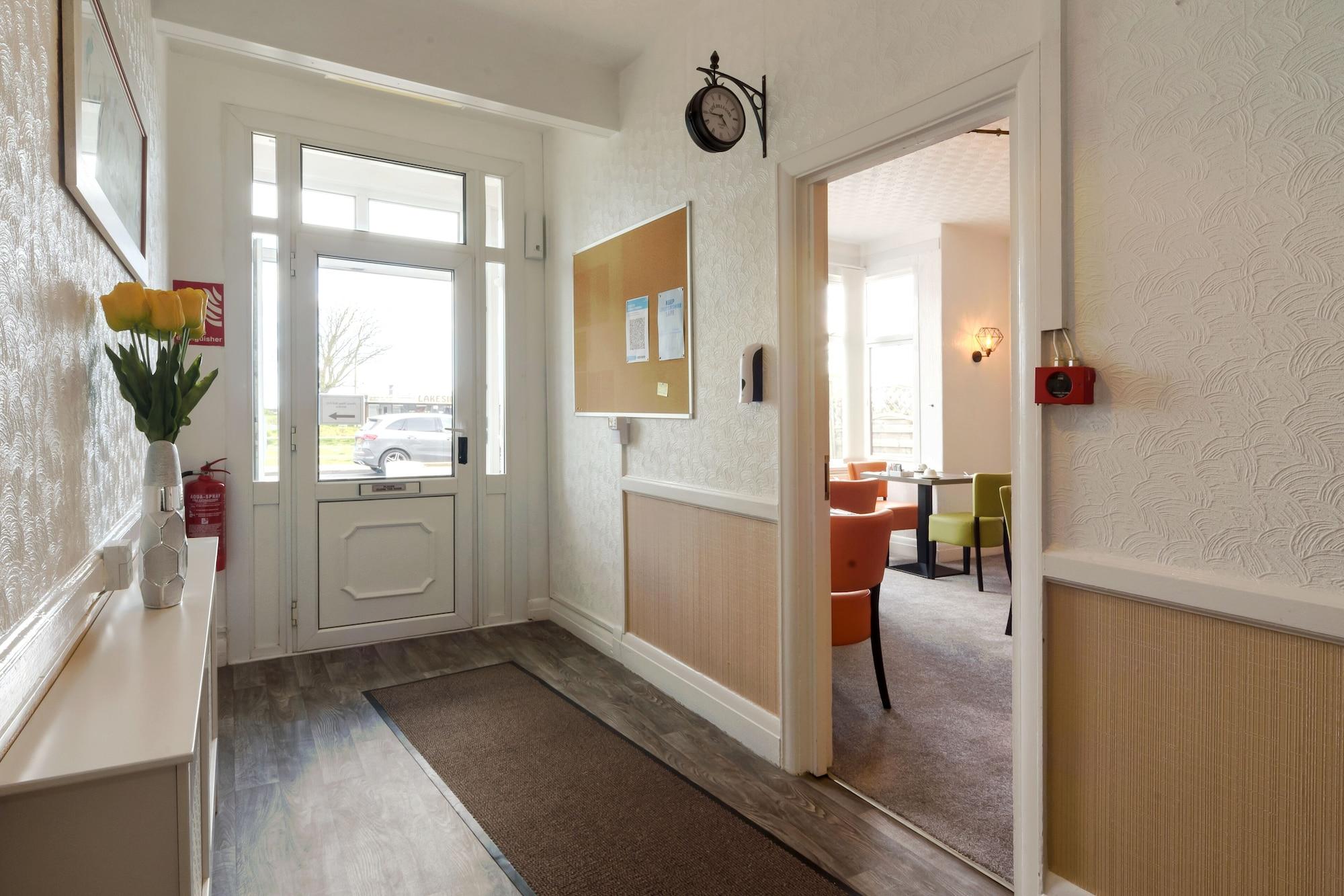 Vista Lobby Palm Court