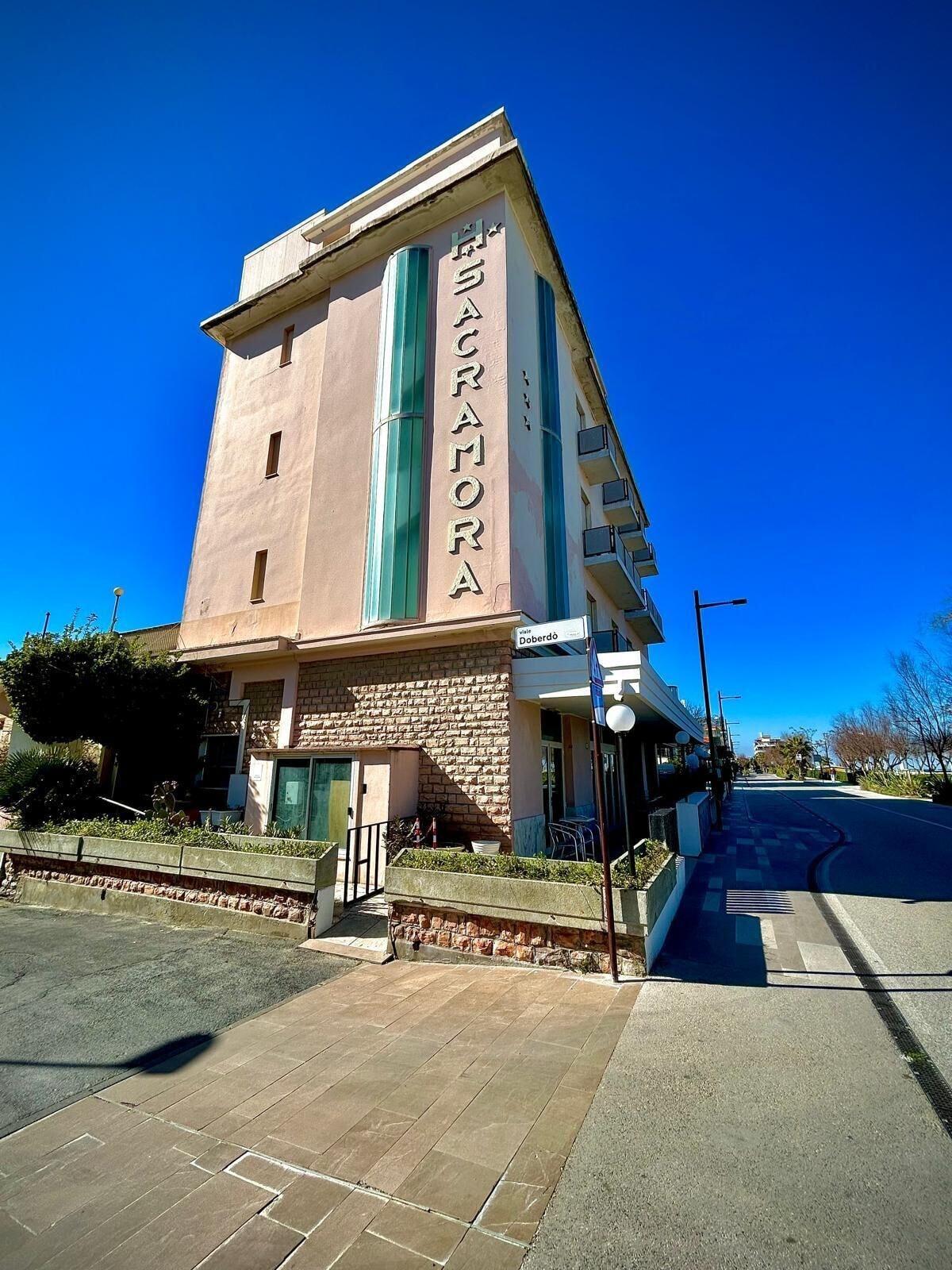 Varios Hotel Sacramora