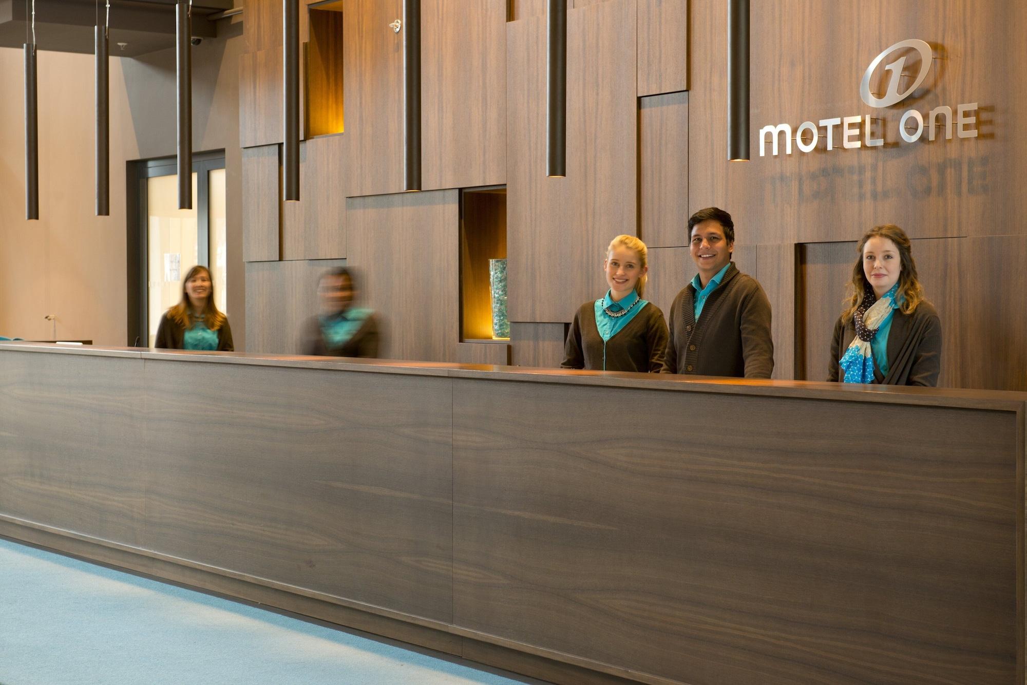 Vista Lobby Motel One Munich - Campus