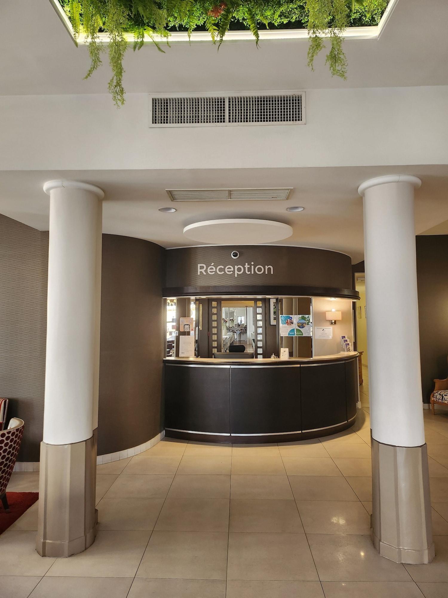 Vista Lobby Hôtel Les Nations The Originals Boutique VICHY
