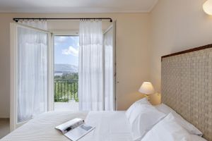 Alquiler Vacacional - Stylish lux villa overlooking the sea, close to Corfu town, 6 en suite bedrooms