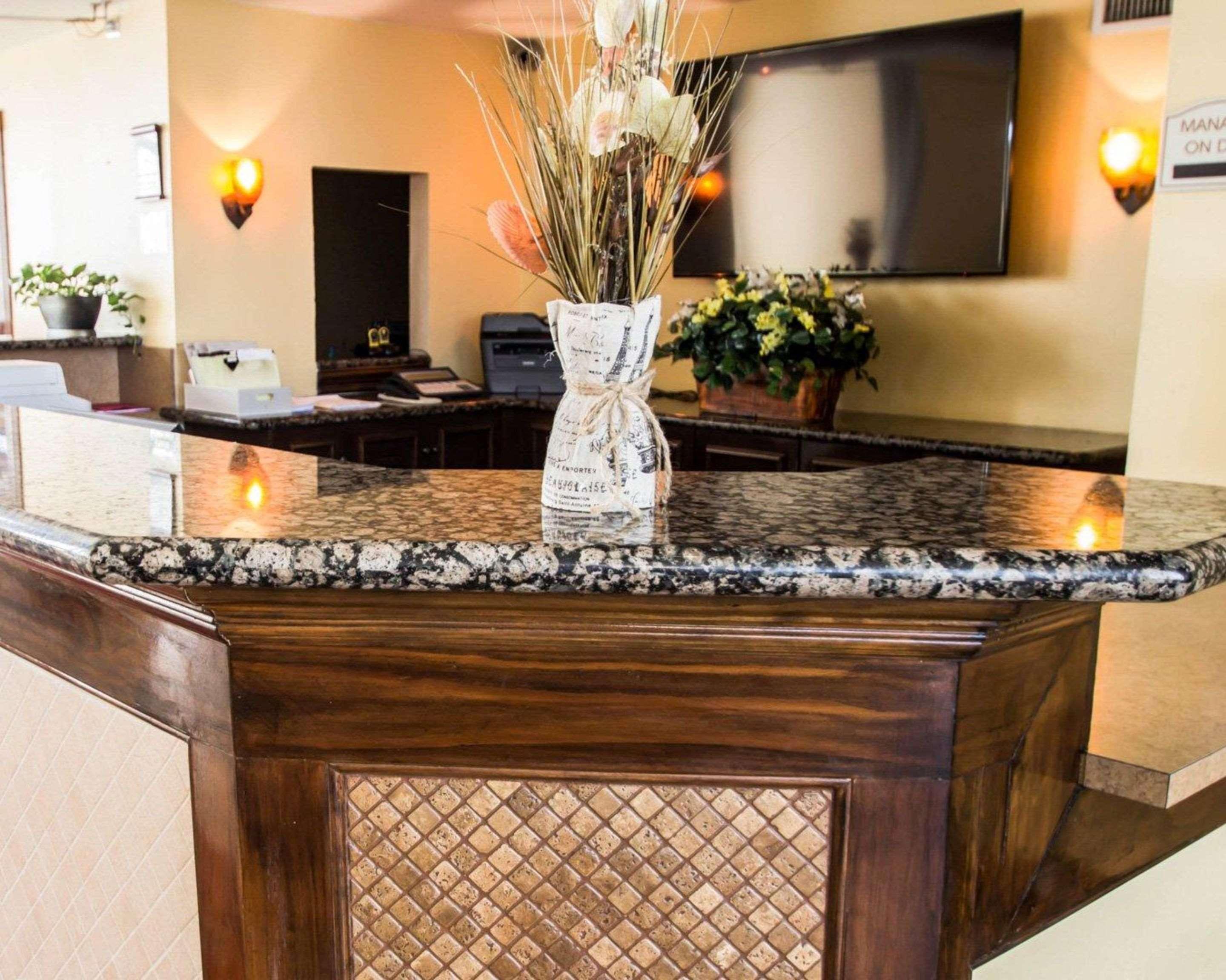 Vista Lobby Econo Lodge Inn and Suites Near Florida Mall