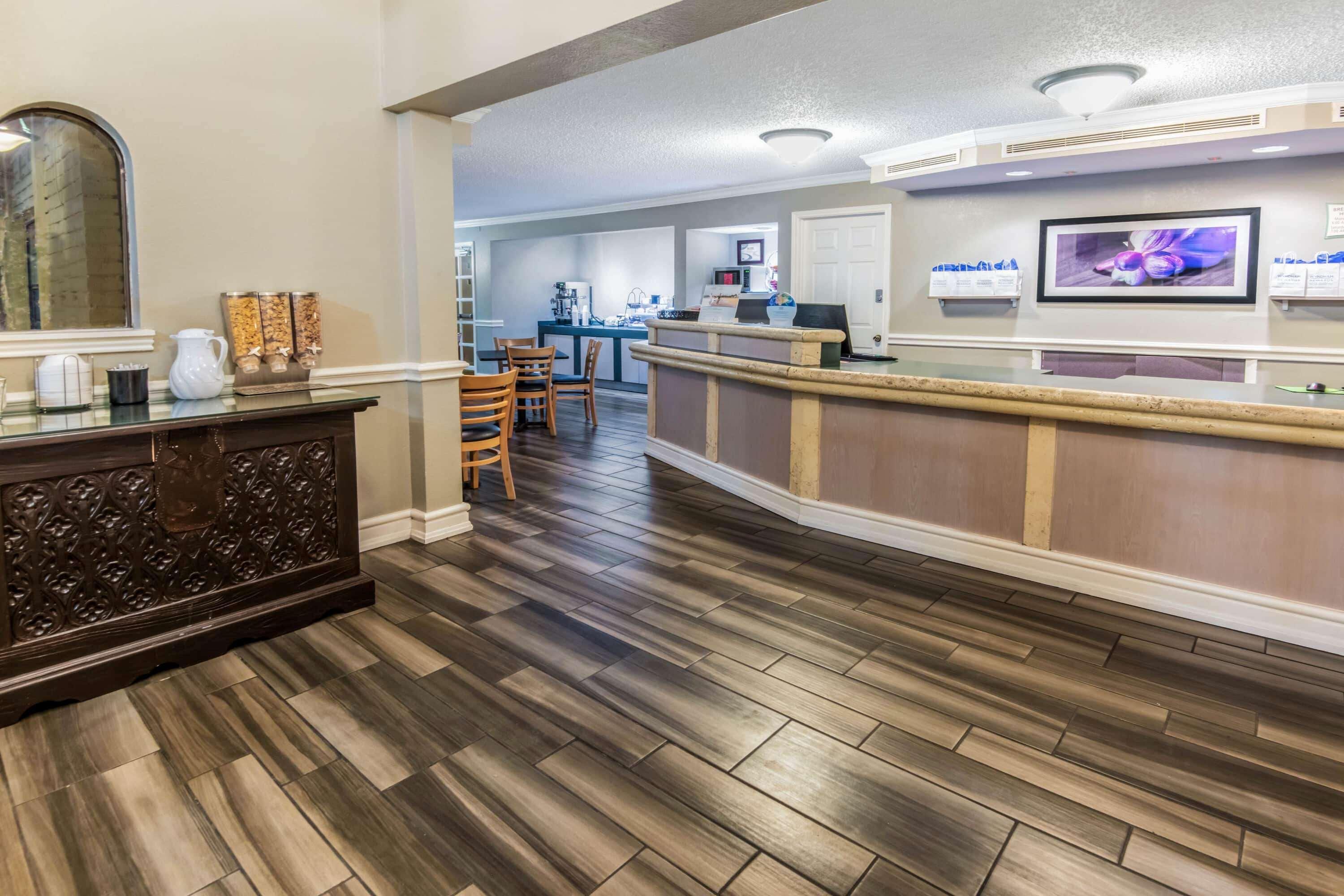 Vista Lobby La Quinta Inn By Wyndham IH-10 West San Antonio TX