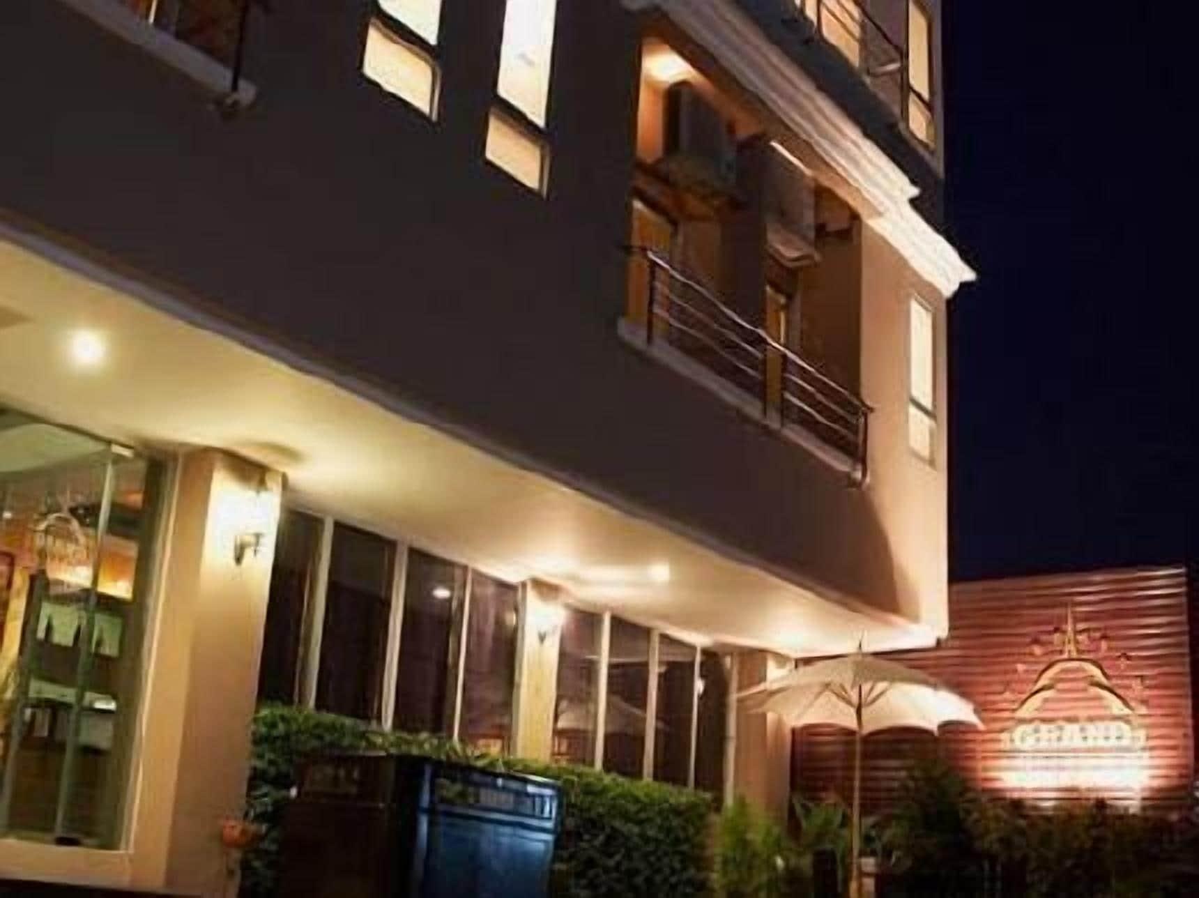 Varios Grand Pinnacle