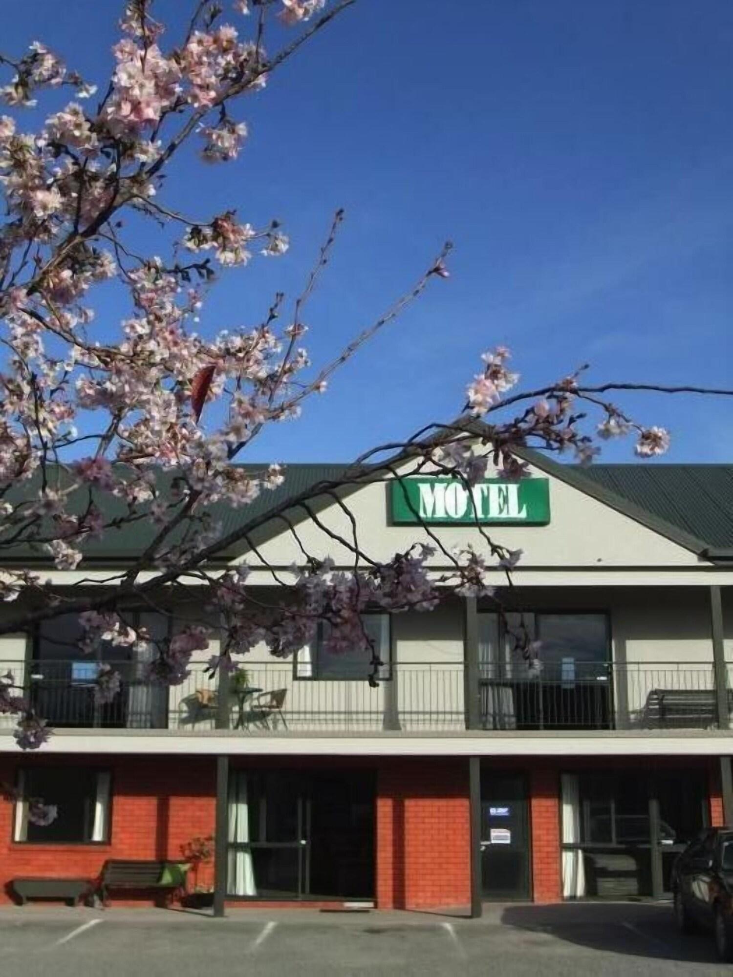 Varios Darfield Motel