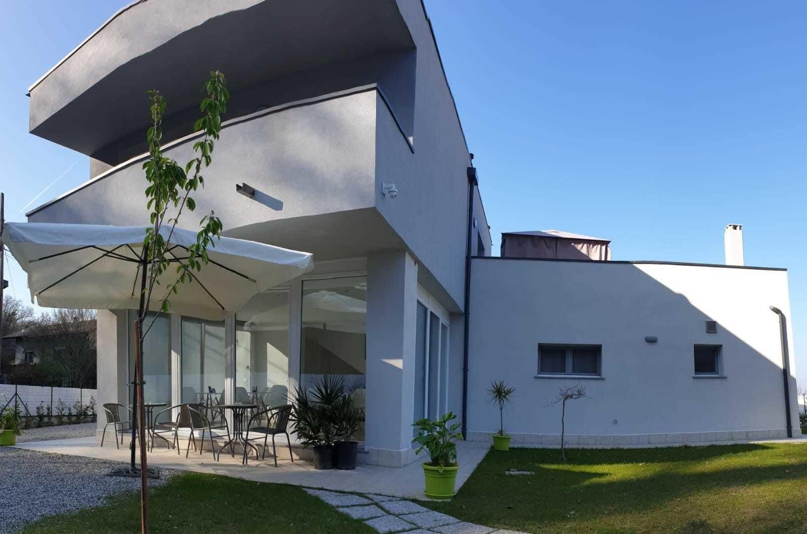 Vista Exterior Crystal bed and breakfast