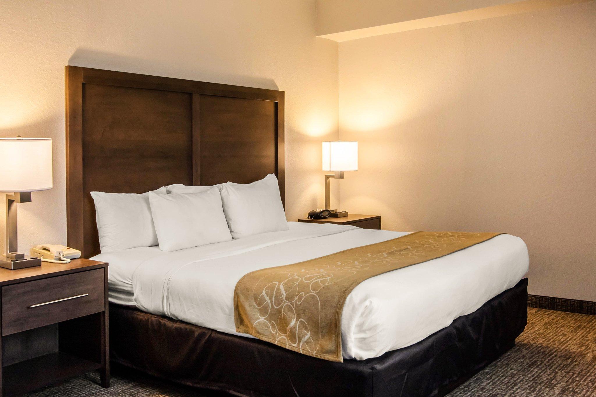 Hotel Comfort Suites Maingate East