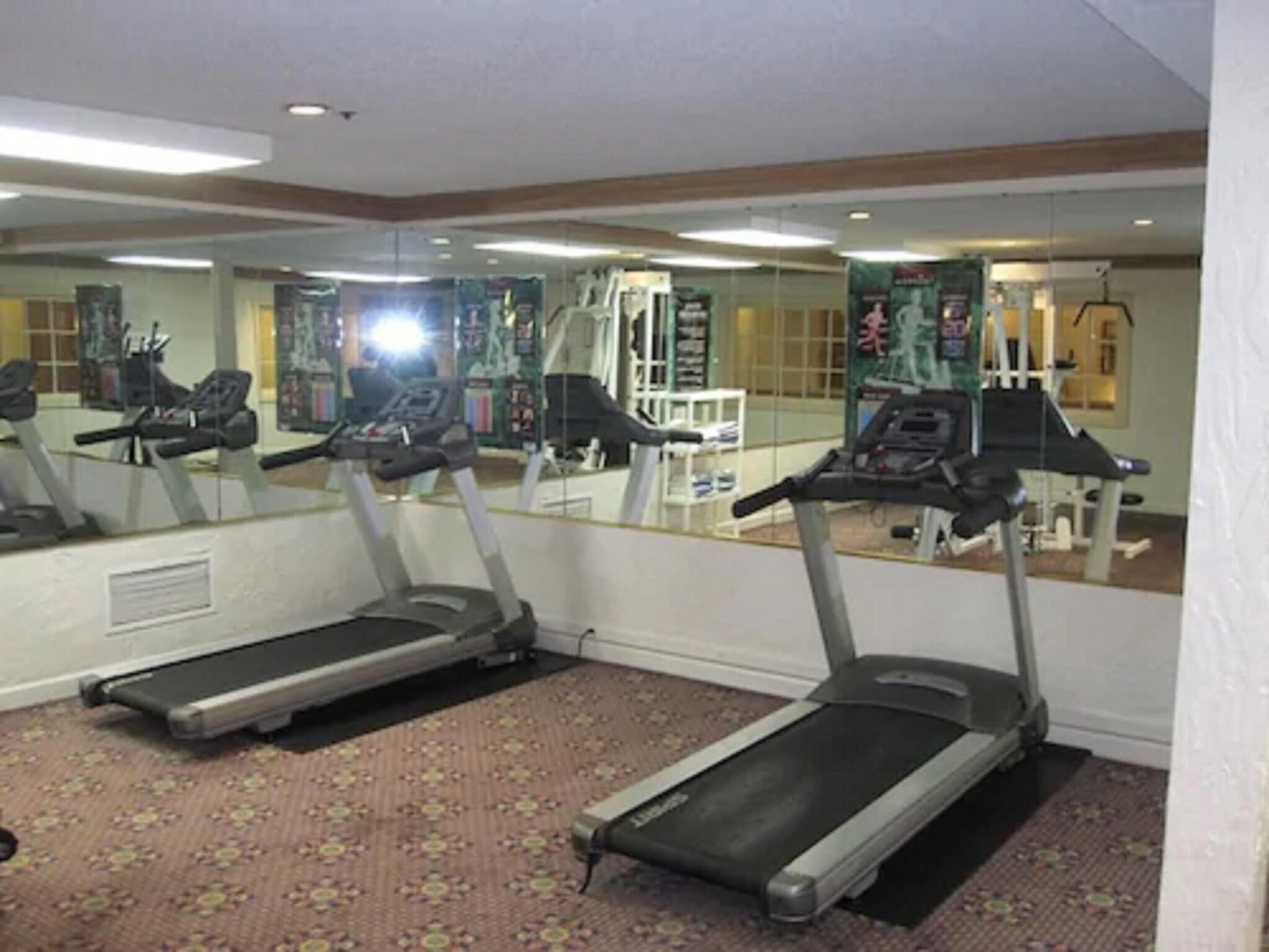 Gimnasio The Chateau Hotel and Conference Center