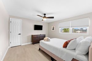 Alquiler Vacacional - Spacious & Relaxing Tampa Escape w/ Heated Pool, Minigolf, Firepit