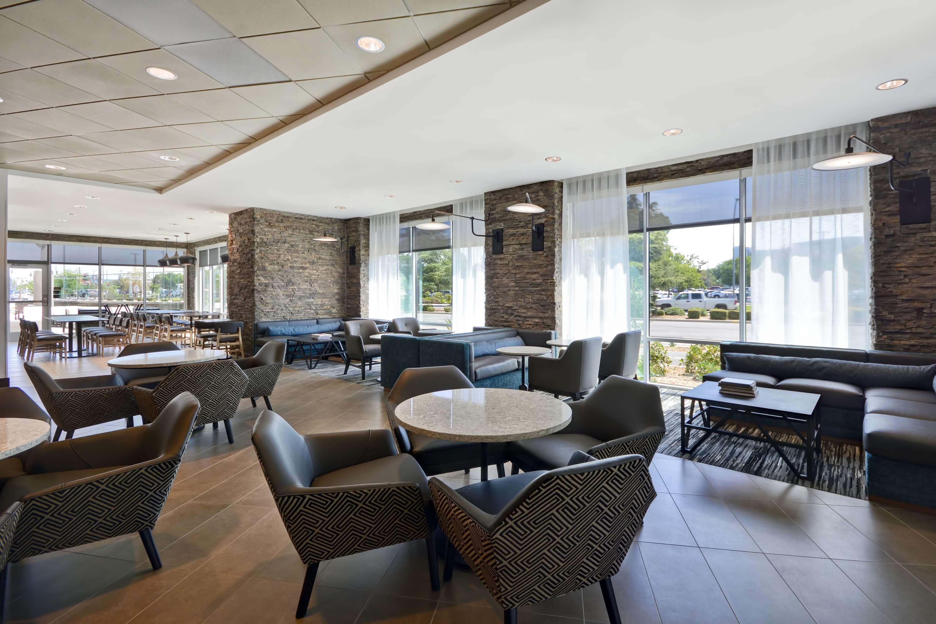 Bar/Salón Hyatt Place Fresno