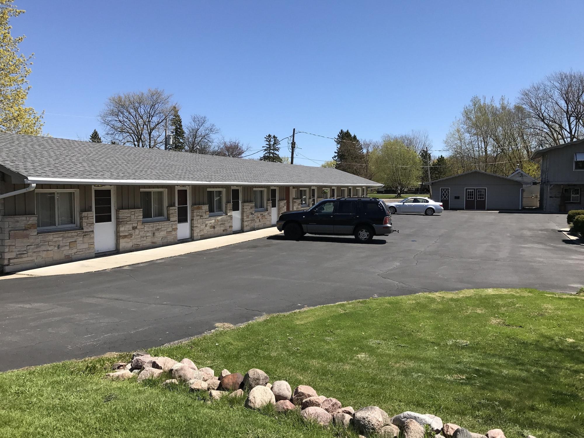 Vista Exterior Marinette Inn