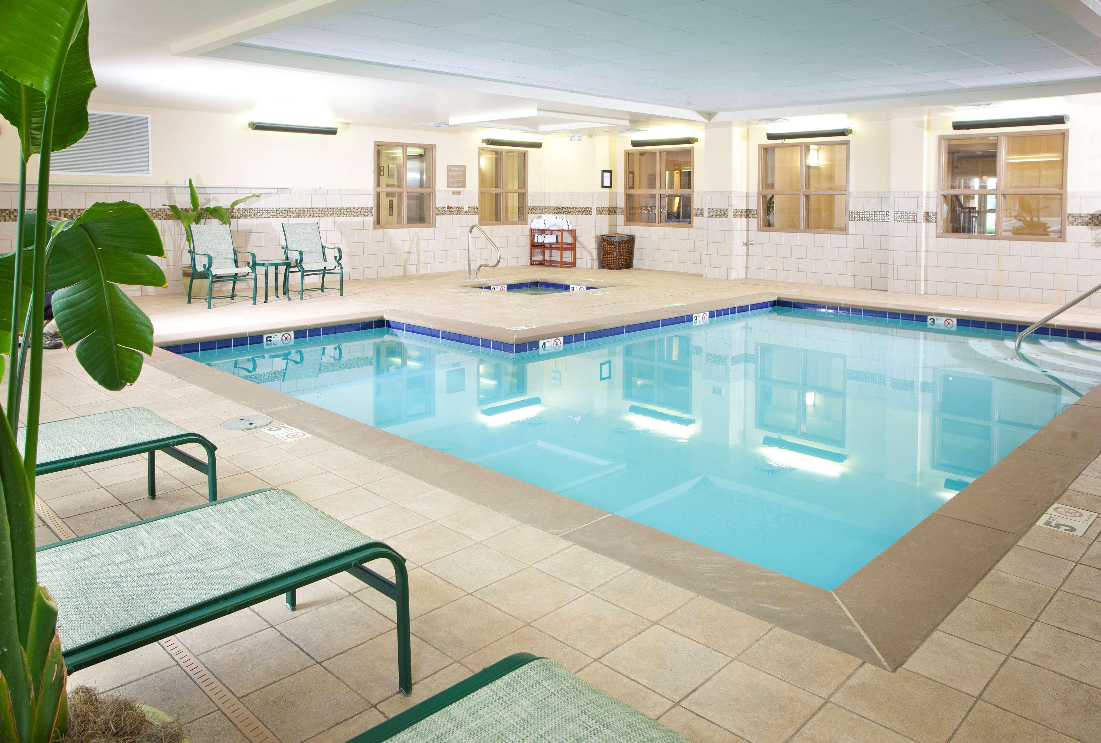 Vista Piscina Country Inn & Suites by Radisson, Knoxville at Cedar Bluff, TN