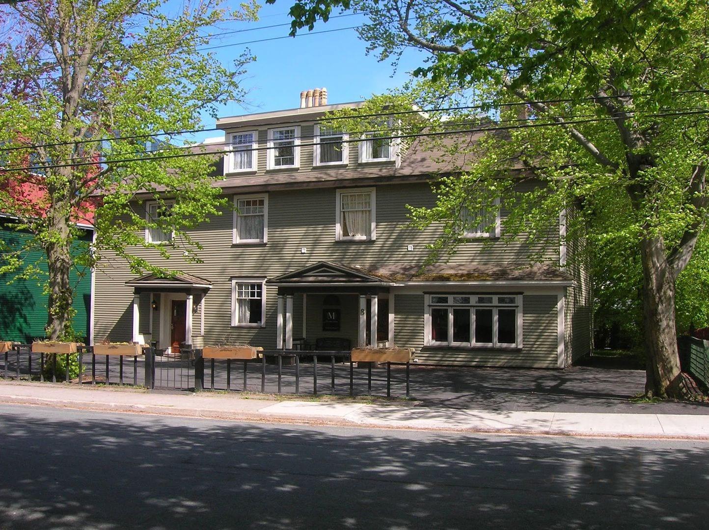 Vista Exterior Monroe House Executive Suites